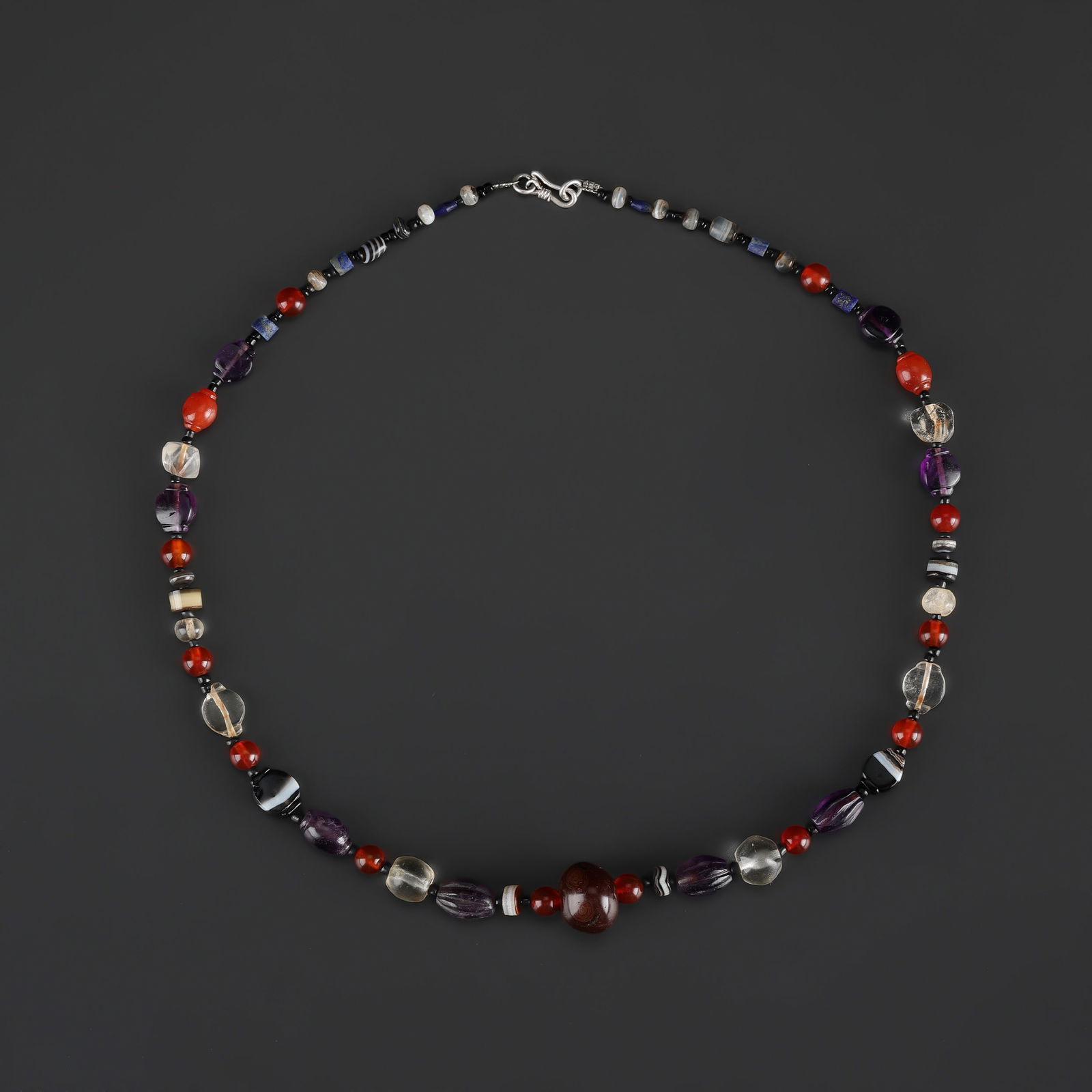 Old Ancient Antique Indo Greco Banded Agate and Quartz Beads: Old Ancient Antique Indo Greco Banded Agate and Quartz Beads Length: 20in Total Weight: 29gram