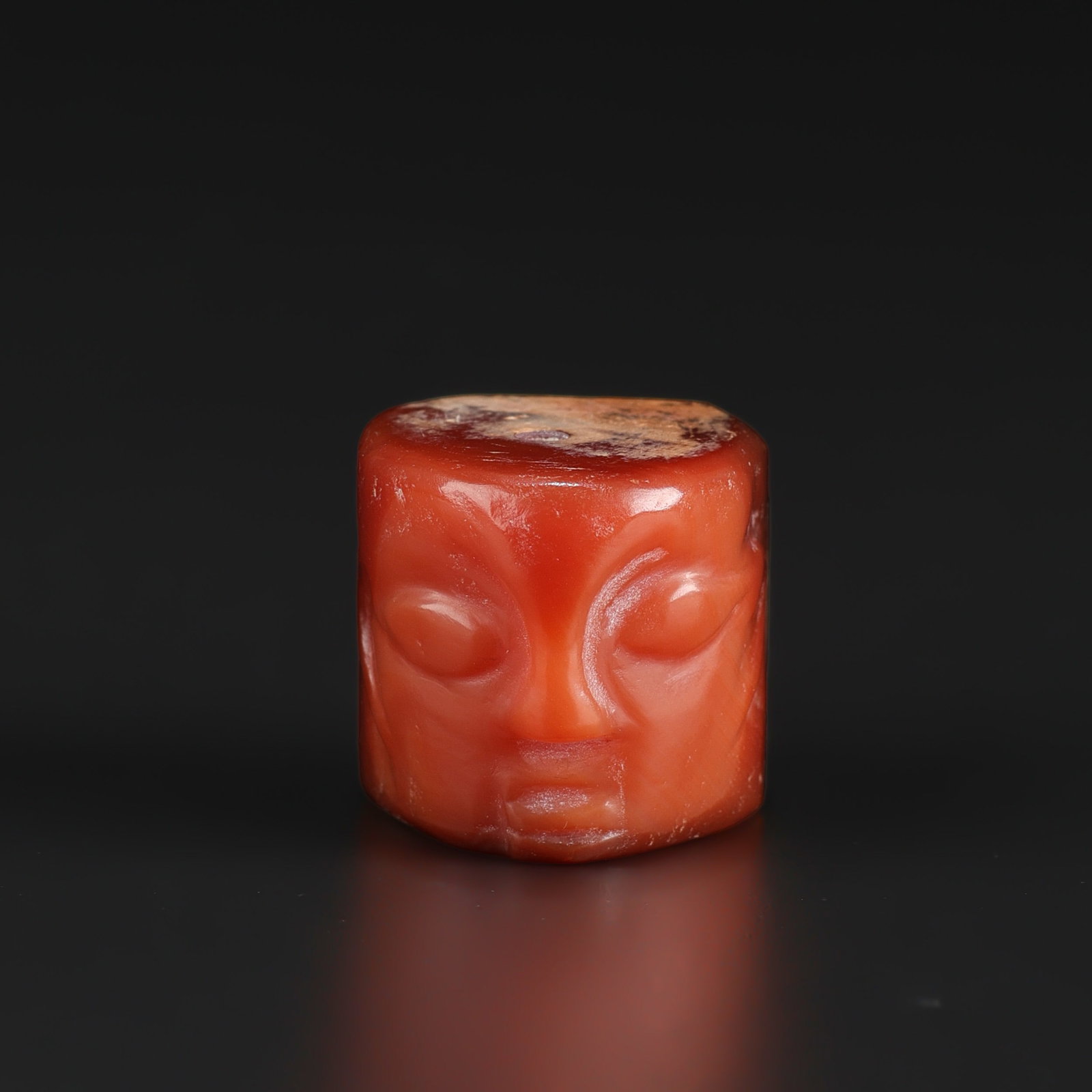 Antique Carnelian Carved into Human face shape Bead from China Han dynasty: Antique Carnelian Carved into Human face shape Bead from China Han dynasty Size Detail: 2 x 2cm Weight: 17gram