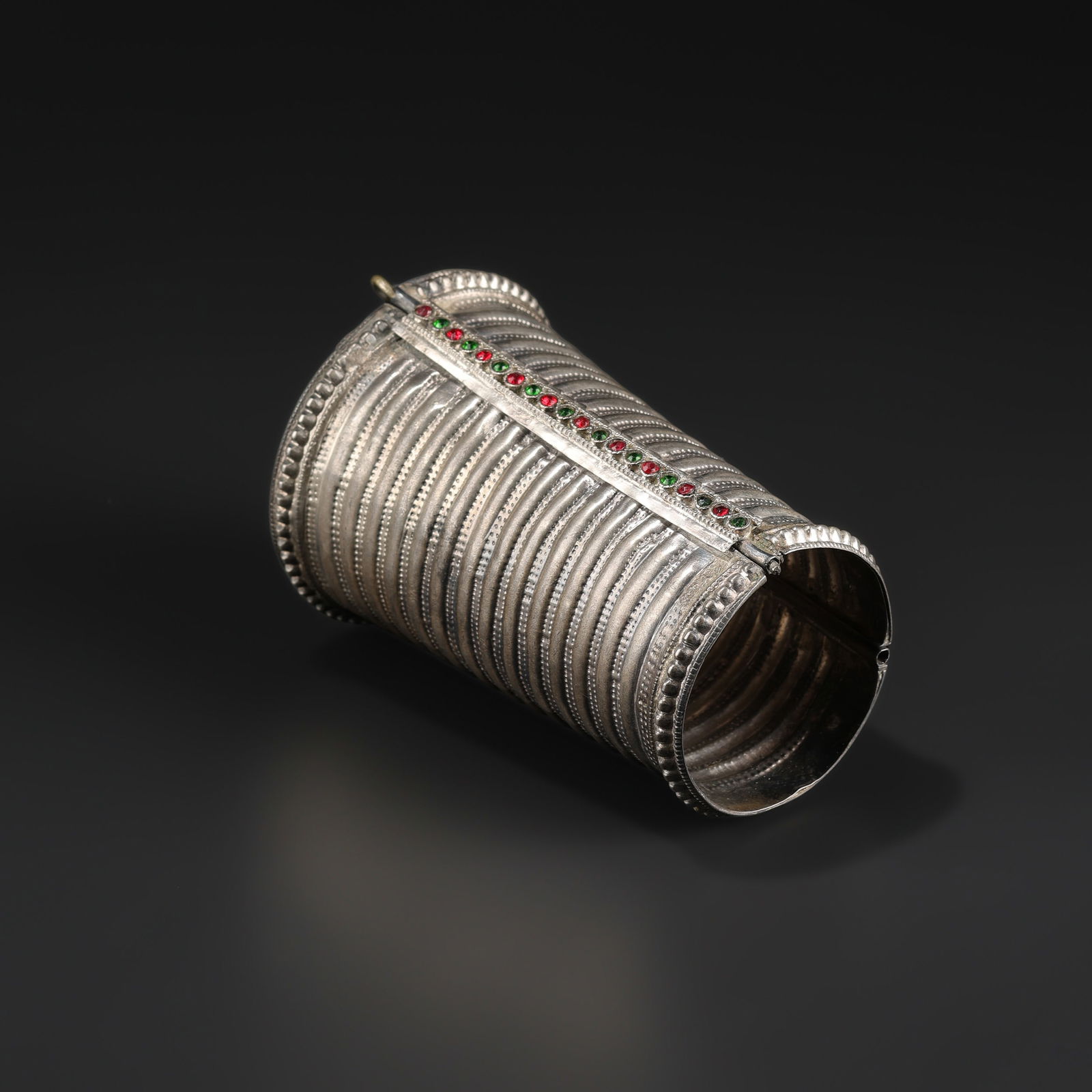 Vintage Jewelry Filigree Balochi Silver Tribal Bracelet Hinge Red Green Jewels: Vintage Jewelry Filigree Balochi Silver Tribal Bracelet Hinge Red Green Jewels Size Detail: 7.5 x 11cm Weight: 134gram