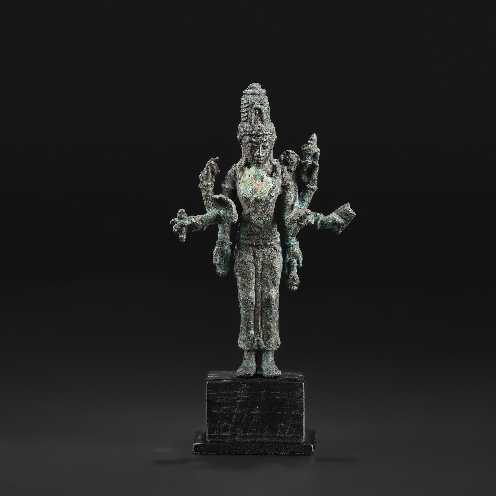 Antique Southeast Asian Khmer Bronze Bodhisattva Statue: Antique Southeast Asian Khmer Bronze Bodhisattva Statue Size Detail: 6 x 10cm Total Weight: 154gram