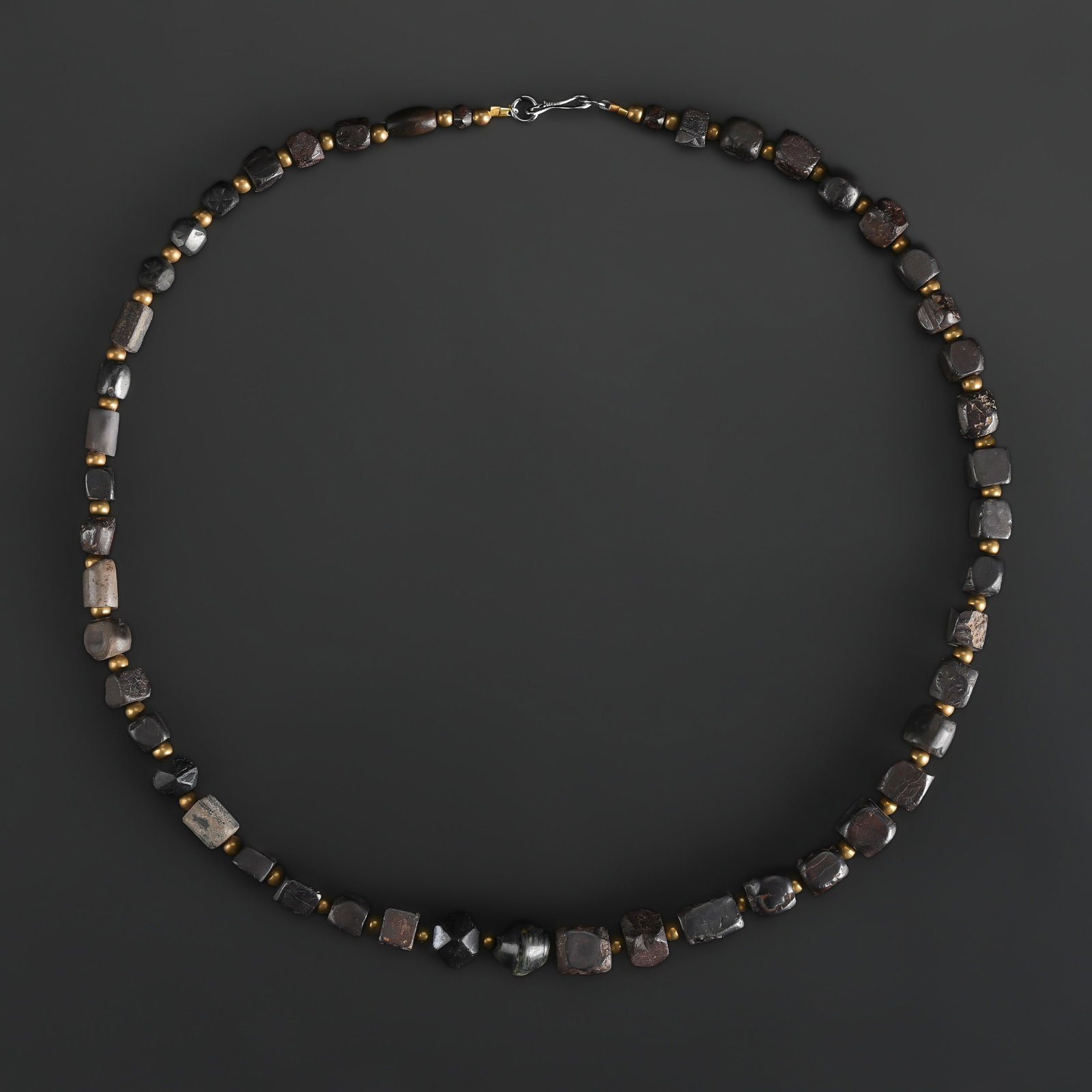 Collection of Antique Brown Old Agate Beads Necklace: Collection of Antique Brown Old Agate Beads Necklace Length: 20in Total Weight: 61gram