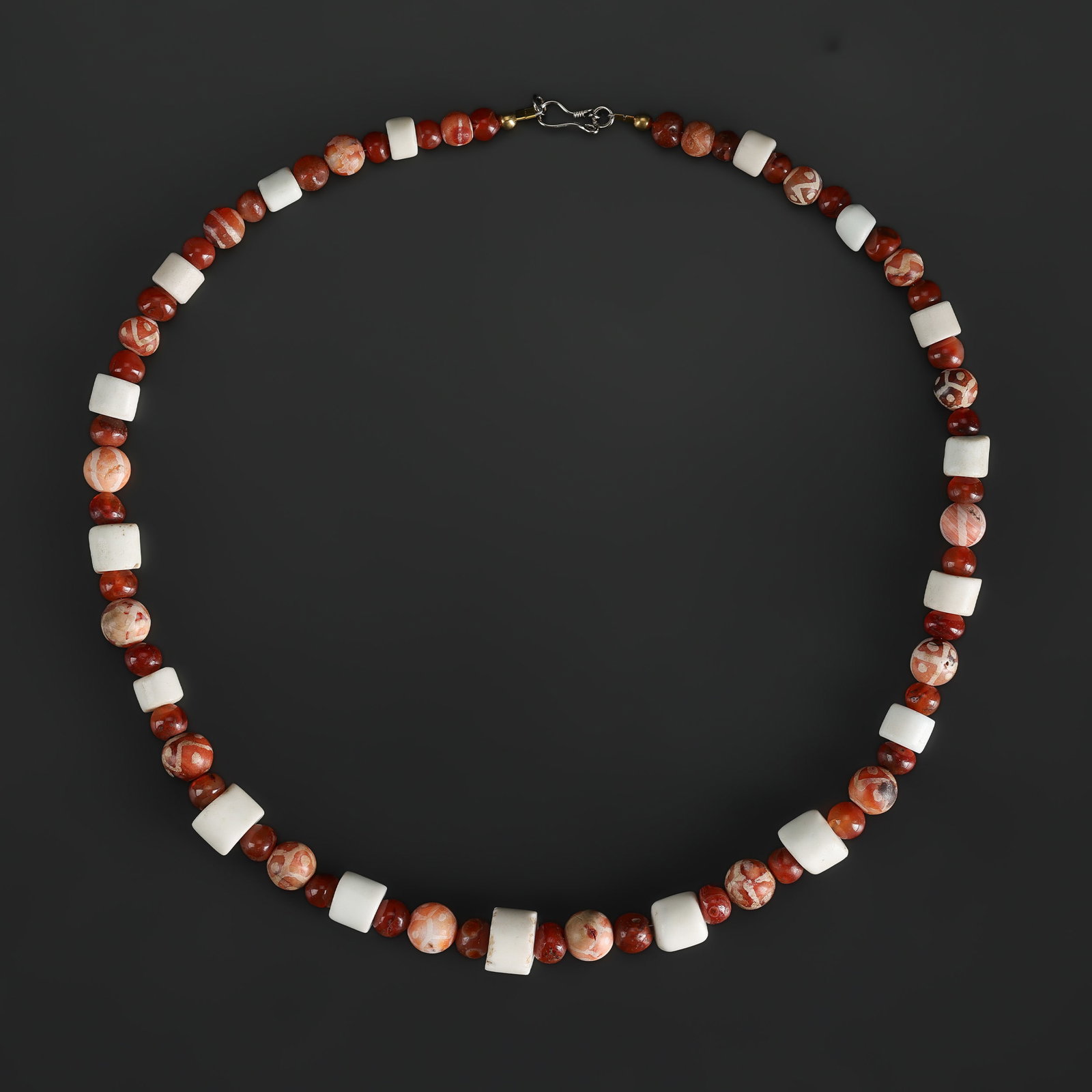Necklace of Mix Shell and Carnelain Agate Beads: Necklace of Mix Shell and Carnelain Agate Beads Length: 20in Total Weight: 61gram