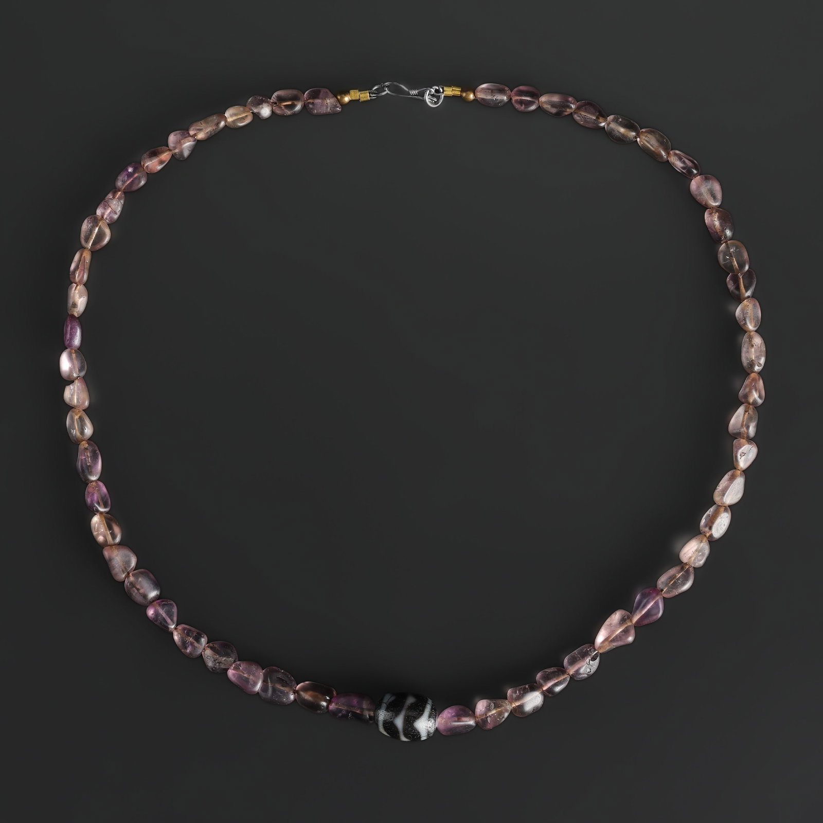 Old Mixed Amethyst And Tibetan Dzi Agate Beads Necklace: Old Mixed Amethyst And Tibetan Dzi Agate Beads Necklace Length: 19in Total Weight: 28gram