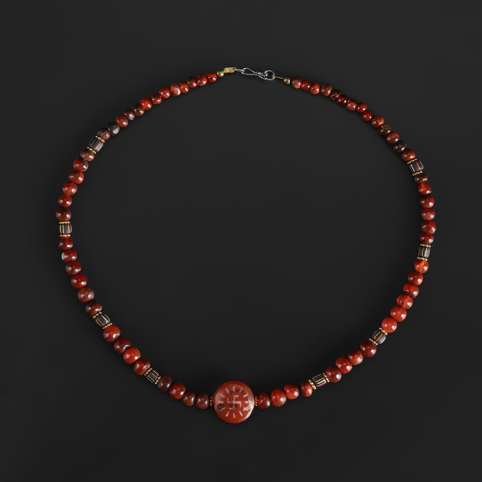 Collection of Antique Mix Material Old Beads Necklace: Collection of Antique Mix Material Old Beads Necklace Length: 20in Total Weight: 39gram