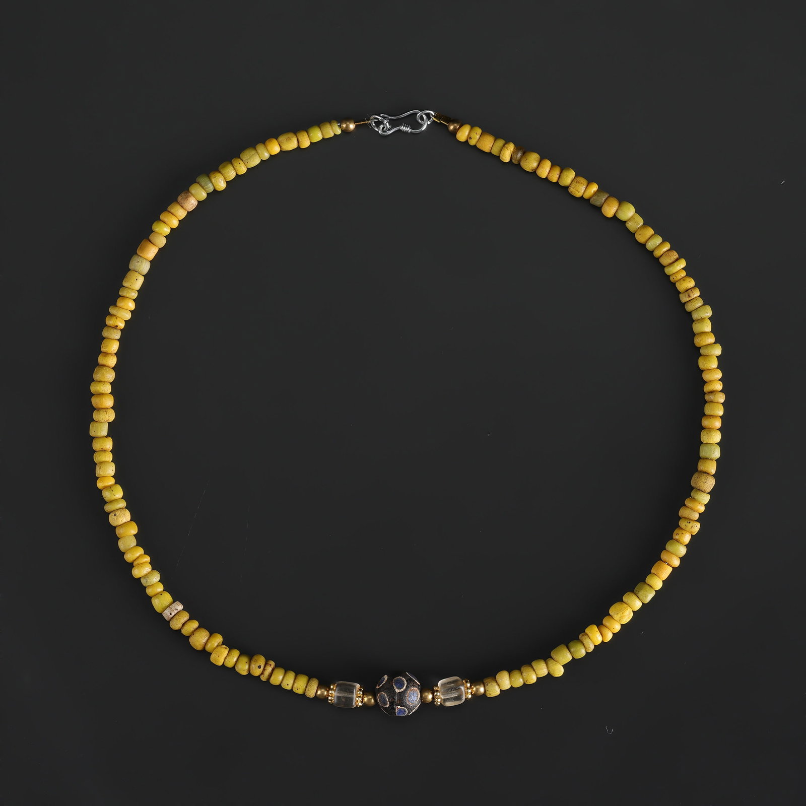 Collection of Antique Mix Material Old Beads Necklace: Collection of Antique Mix Material Old Beads Necklace Length: 19in Total Weight: 21gram