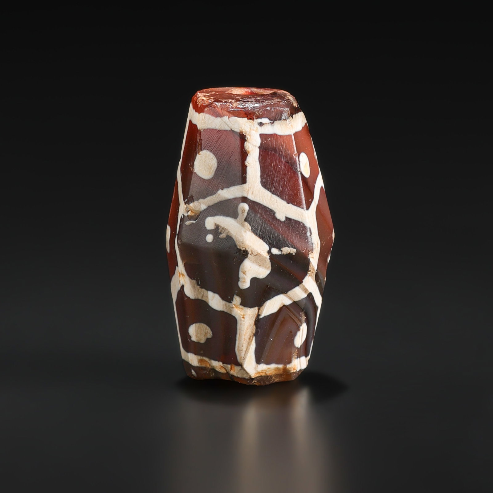 Ancient Himalayan Indus Valley Etched Carnelian Bead: Ancient Himalayan Indus Valley Etched Carnelian Bead Size Detail: 1.8 x 2.5cm Weight: 9gram