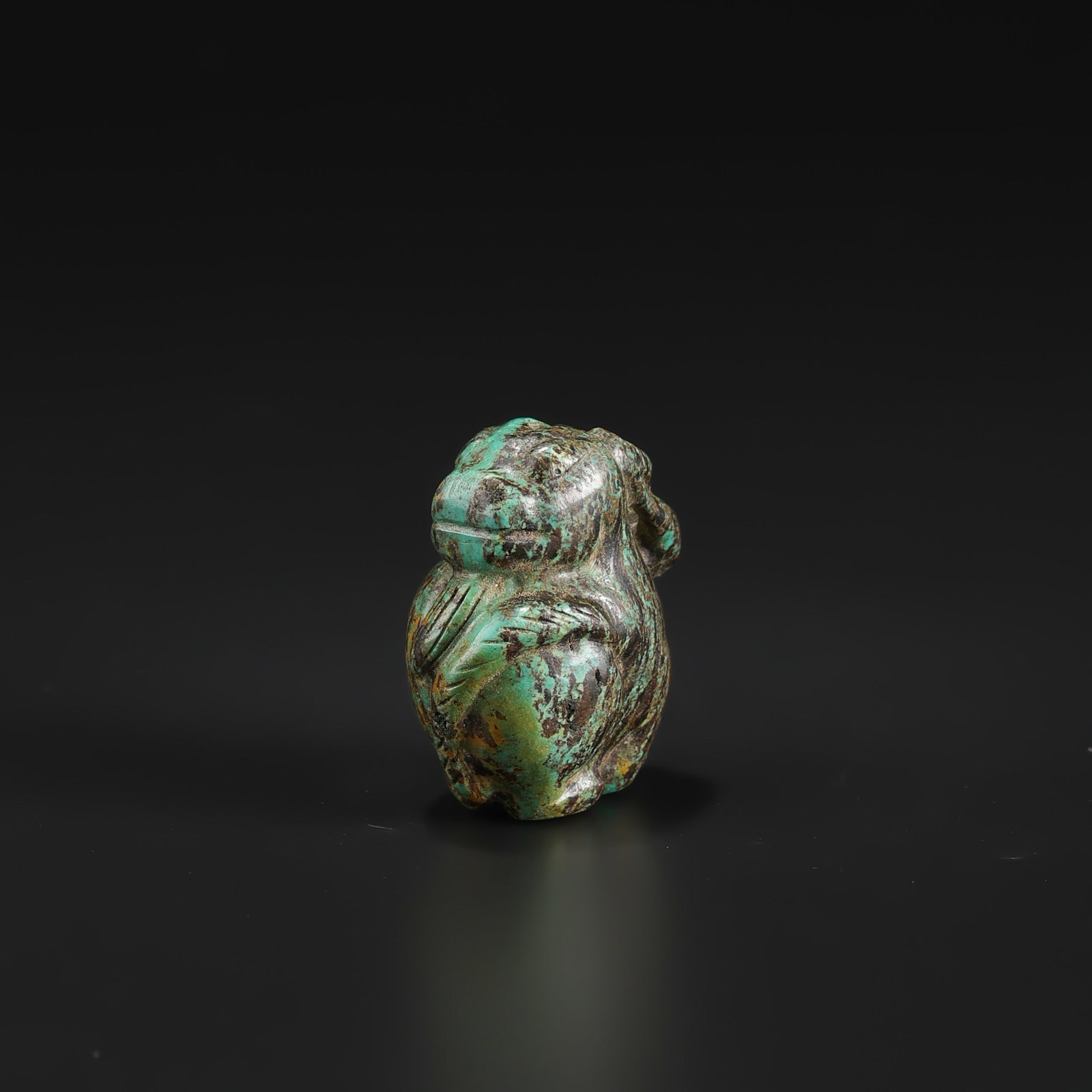 Chinese Hongshan Culture Turquoise Hand Carved Bead Pendant: Chinese Hongshan Culture Turquoise Hand Carved Bead Pendant Size Detail: 2 x 3cm Weight: 19gram