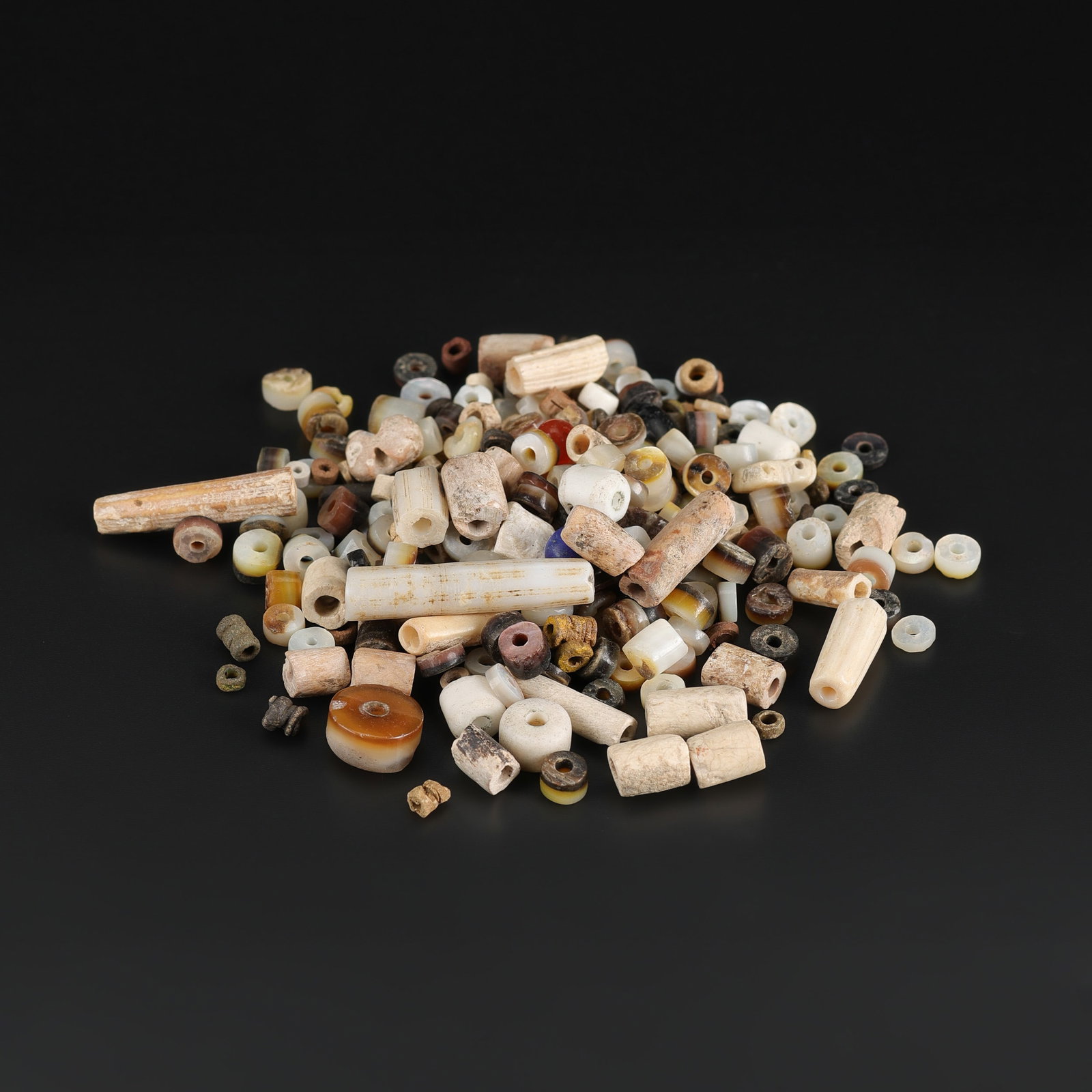 Collection of Antique Mix Old Beads Lot: Collection of Antique Mix Old Beads Lot Total Weight: 34gram