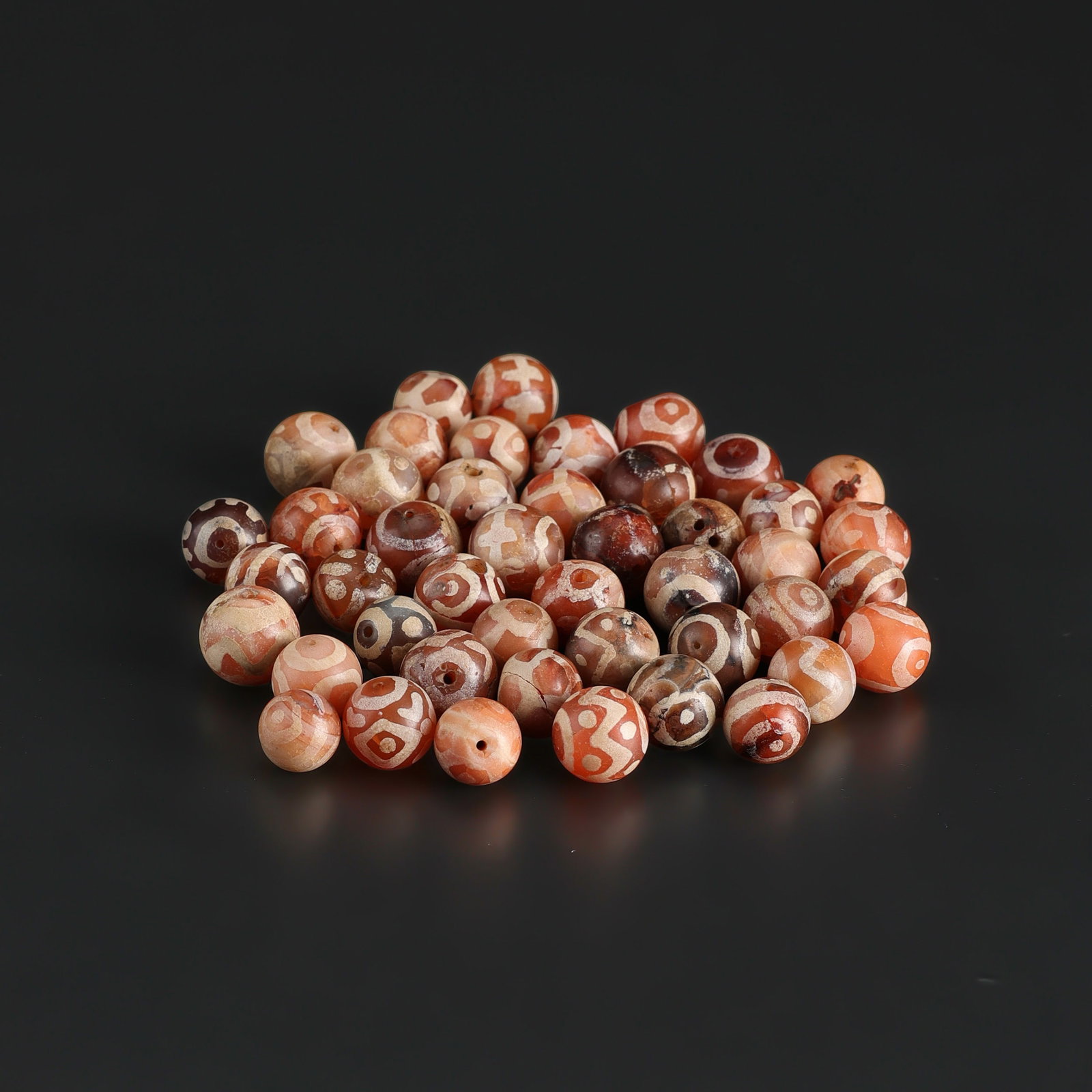 Collection of Antique Etched Carnelain Beads Lot: Collection of Antique Etched Carnelain Beads Lot Total Weight: 55gram