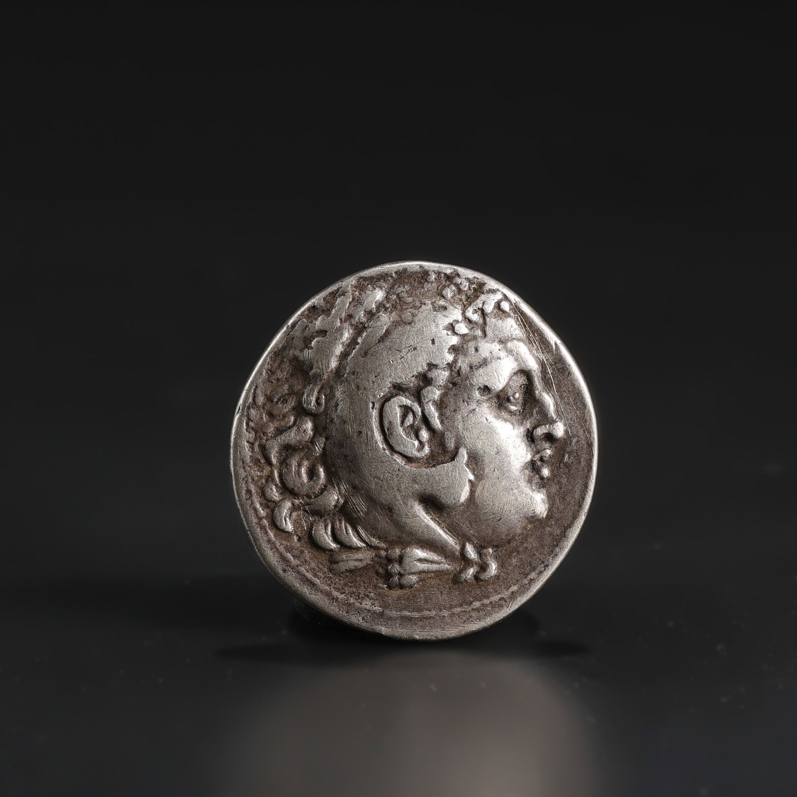 Ancient Greek Silver Coin: Ancient Greek Silver Coin Size Detail: Ø3cm Total Weight: 16gram
