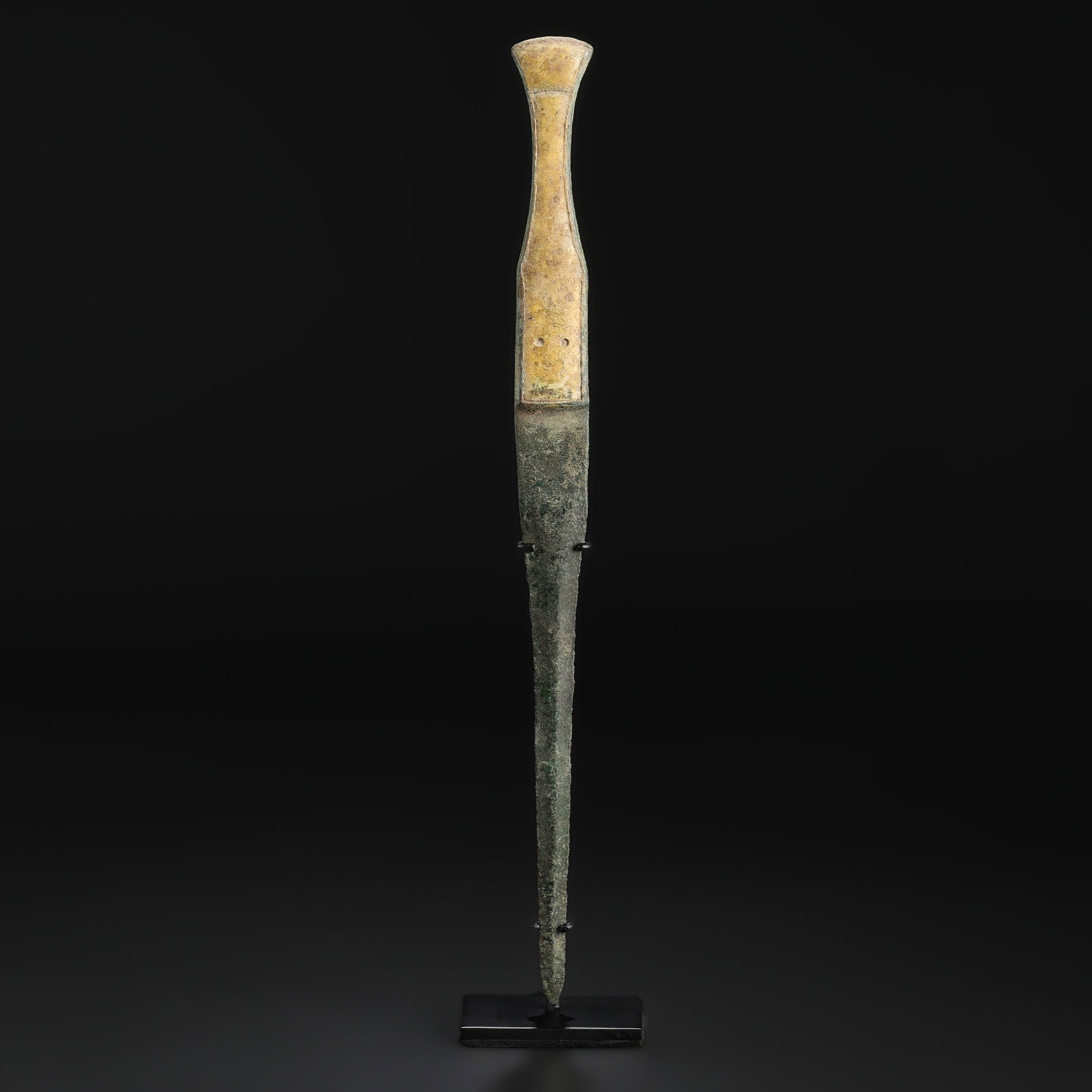 Ancient Luristan Bronze Sword: Ancient Luristan Bronze Sword Size Detail: 2 x 32cm Weight: 179gram