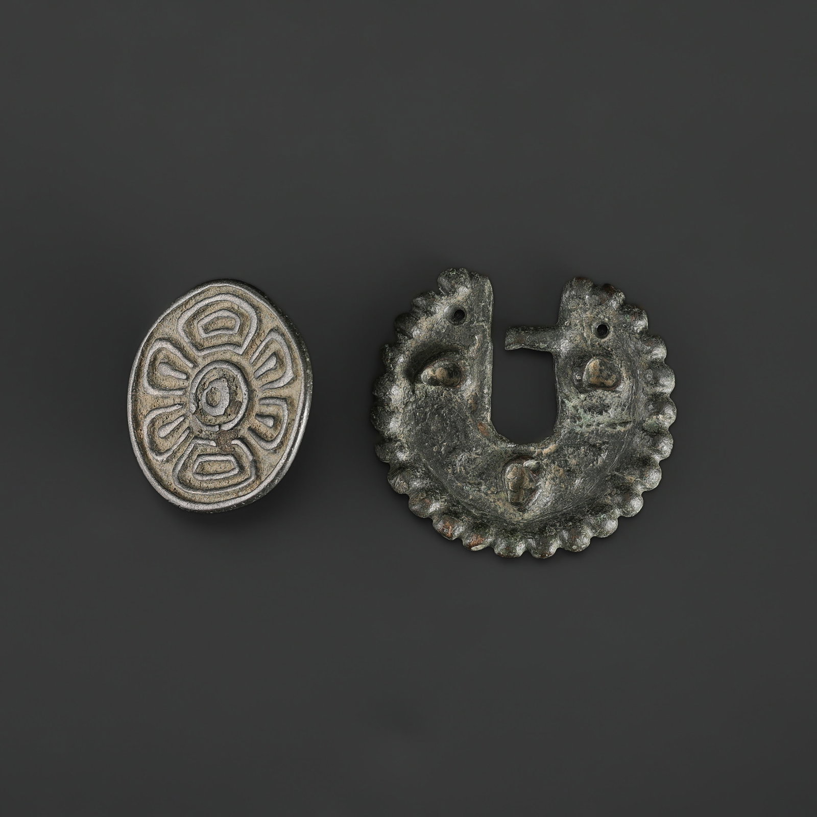 Rare Ancient Roman Bronze Cloth Decorated Ornament Belt Buckles: Rare Ancient Roman Bronze Cloth Decorated Ornament Belt Buckles Total Weight: 32gram