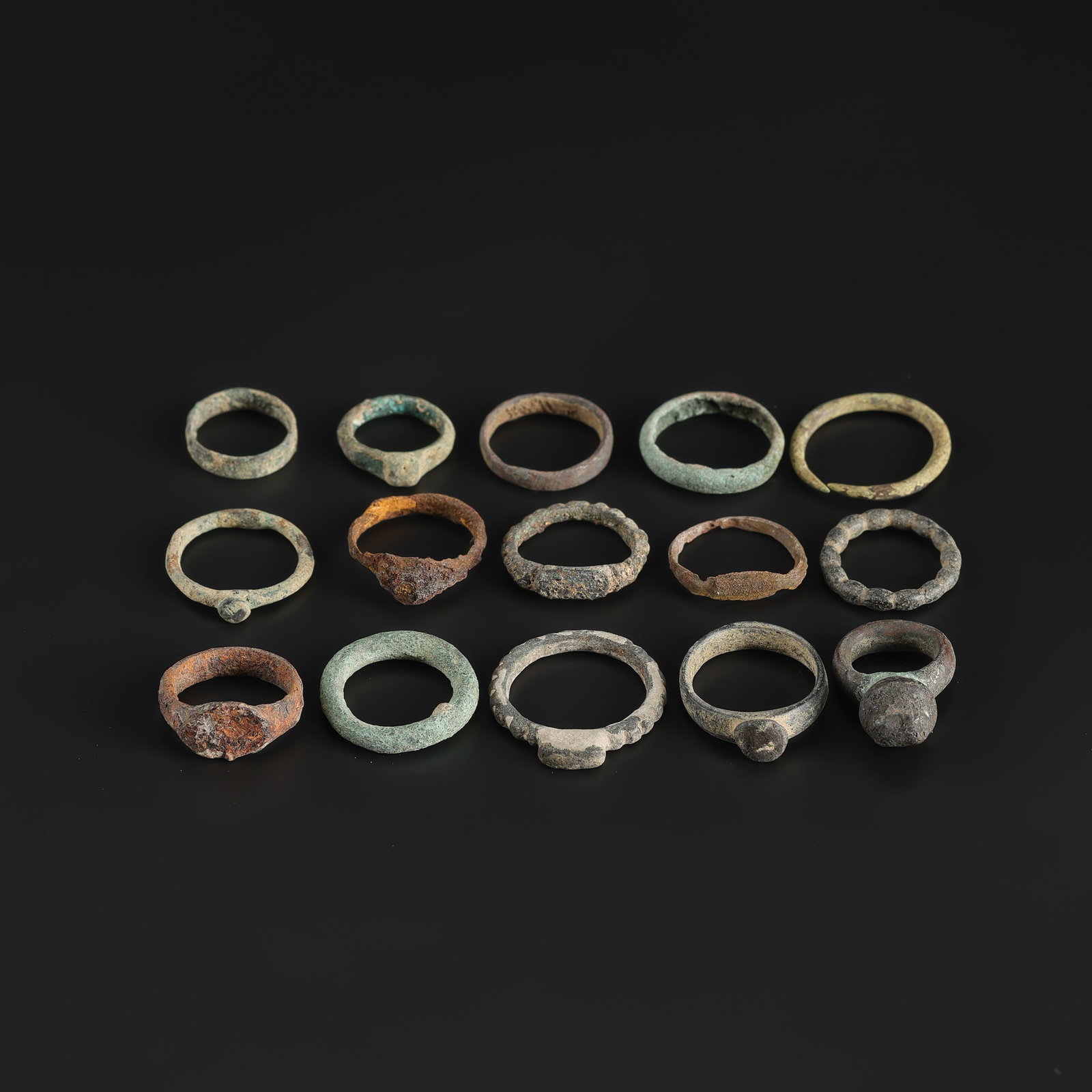 Lot of Antique Jewelry Bronze Rings: Lot of Antique Jewelry Bronze Rings Total Weight: 41gram