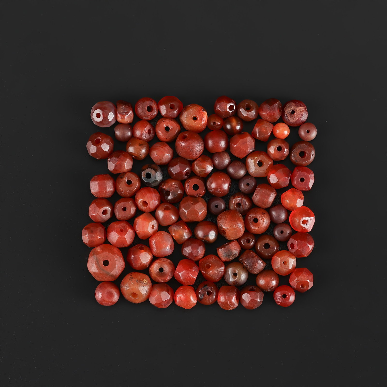 Collection of Antique Old Diamond Cutting Carnelian Agate Beads Lot: Collection of Antique Old Diamond Cutting Carnelian Agate Beads Lot Total Weight: 40gram