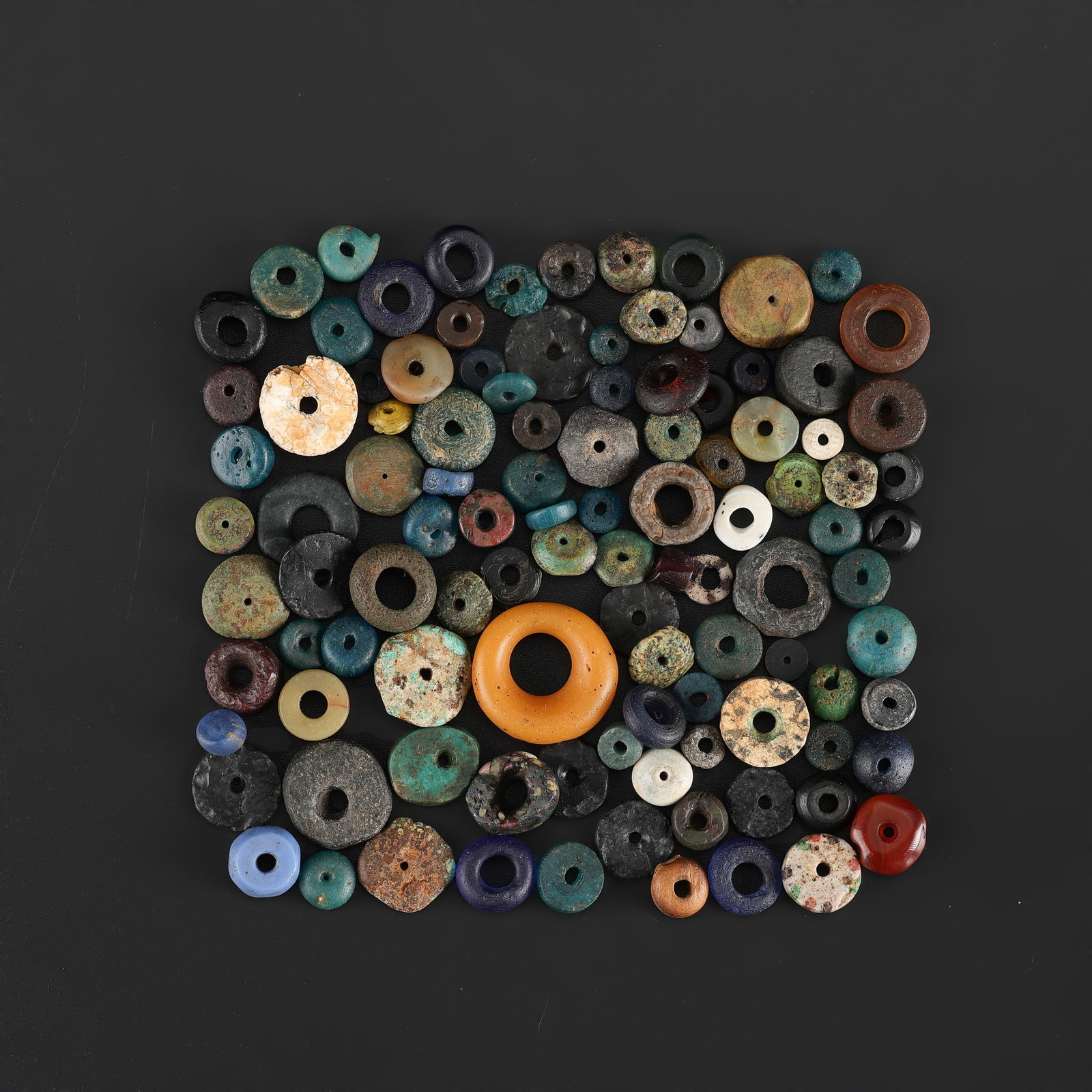 Collection of Antique Mix Old Beads Lot: Collection of Antique Mix Old Beads Lot Total Weight: 62gram
