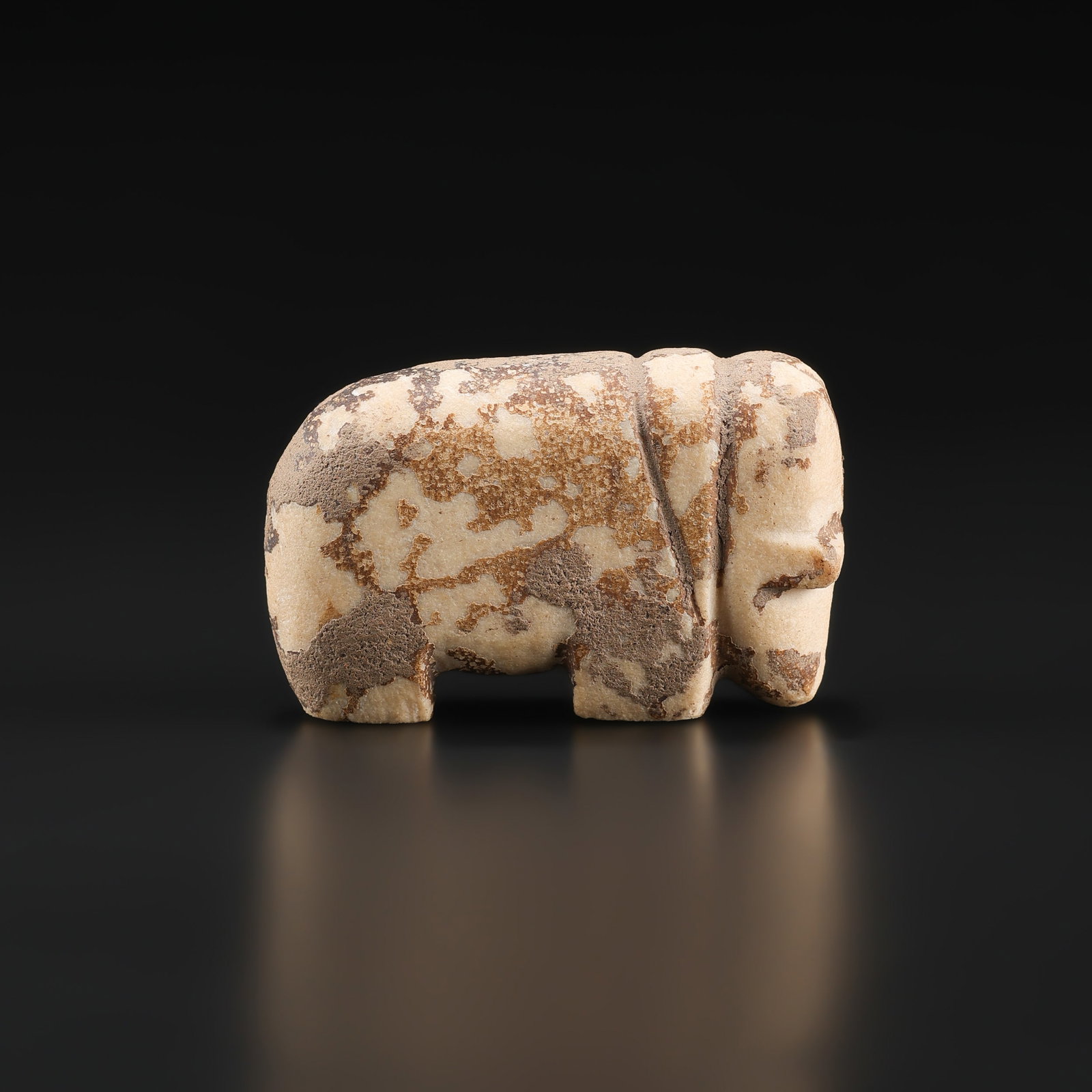 Old Carved Shell Elephant Figure Amulet Pendant: Old Carved Shell Elephant Figure Amulet Pendant Size Detail: 5.4 x 3.4cm Weight: 60gram