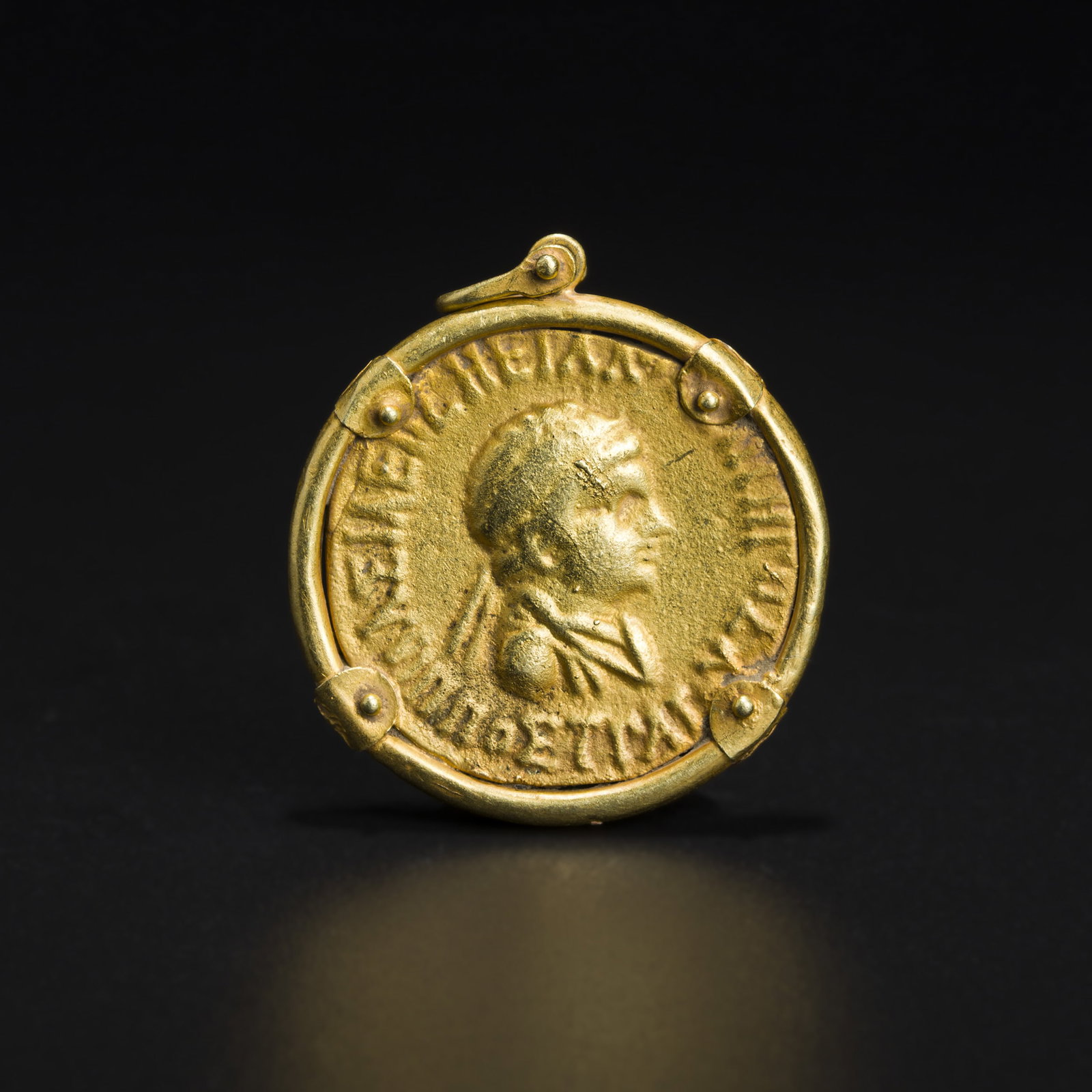Ancient Antique Old Indo Greeks 18K Gold Coin Jewelry Pendant South Asian: Ancient Antique Old Indo Greeks 18K Gold Coin Jewelry Pendant South Asian Size Detail: 2.8 x 3cm Weight: 10gram