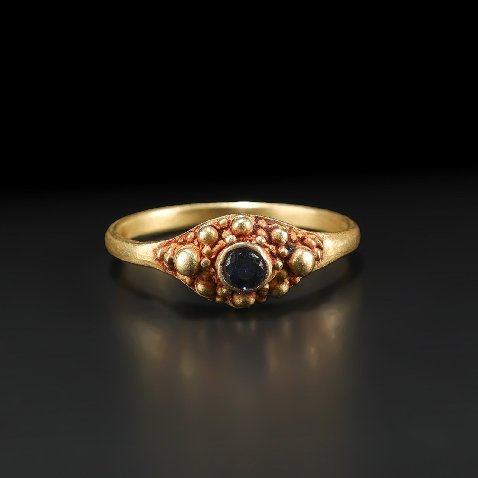 Ancient South East Asian 18K Gold Ring with Natural Gem Stone: Fine Gold Ancient South East Asian 18K Gold Ring with Natural Gem Stone. A desirable auction piece with strong decorative presence and fine gold craftsmanship. Well suited for antique jewelry collecto