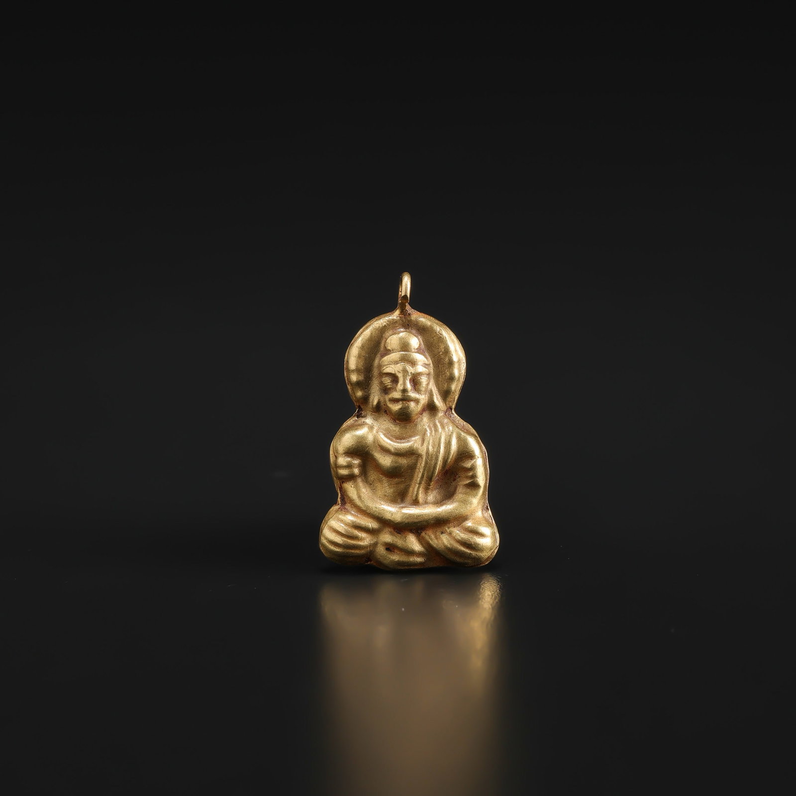 Ancient Himalayan Buddhist Seating Buddha 18K Gold Pendant: Fine Gold Ancient Himalayan Buddhist Seating Buddha 18K Gold Pendant. A desirable auction piece with strong decorative presence and fine gold craftsmanship. Well suited for Tibetan and Himalayan colle