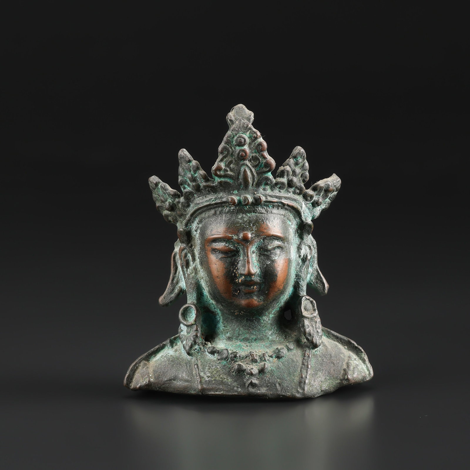 Rare Old Chinese Bronze Ware Buddhism Kwan-yin Guan Yin Head Statue: Fine Buddha Rare Old Chinese Bronze Ware Buddhism Kwan-yin Guan Yin Head Statue. A desirable auction piece displaying quality workmanship and collectible character. Well suited for Tibetan and Himalay