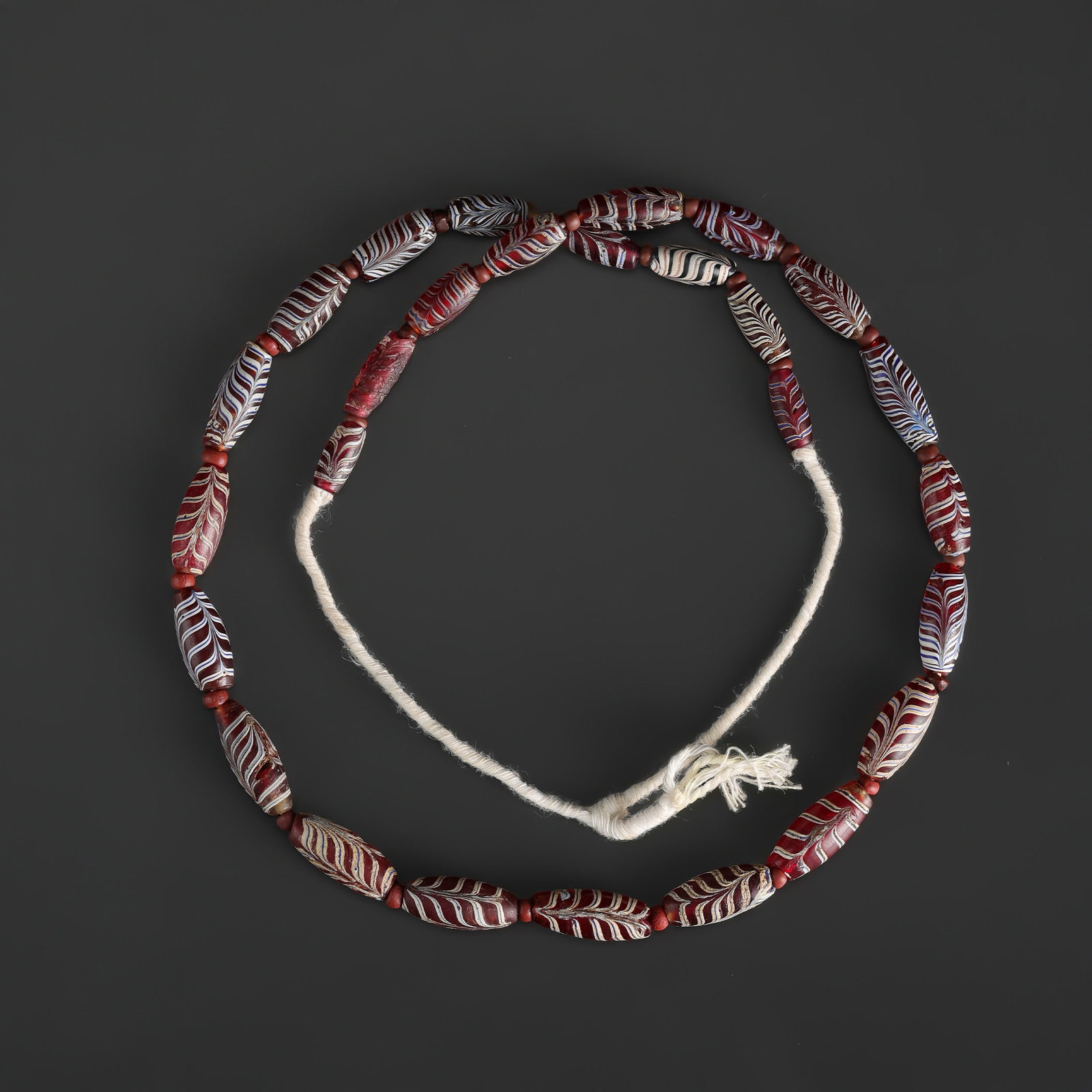 Vintage Venetian Feather Pattern Beads Necklace: Fine Bead Necklace Vintage Venetian Feather Pattern Beads Necklace. A desirable auction piece with appealing beadwork and collectible visual character. Well suited for ethnographic jewelry collectors,