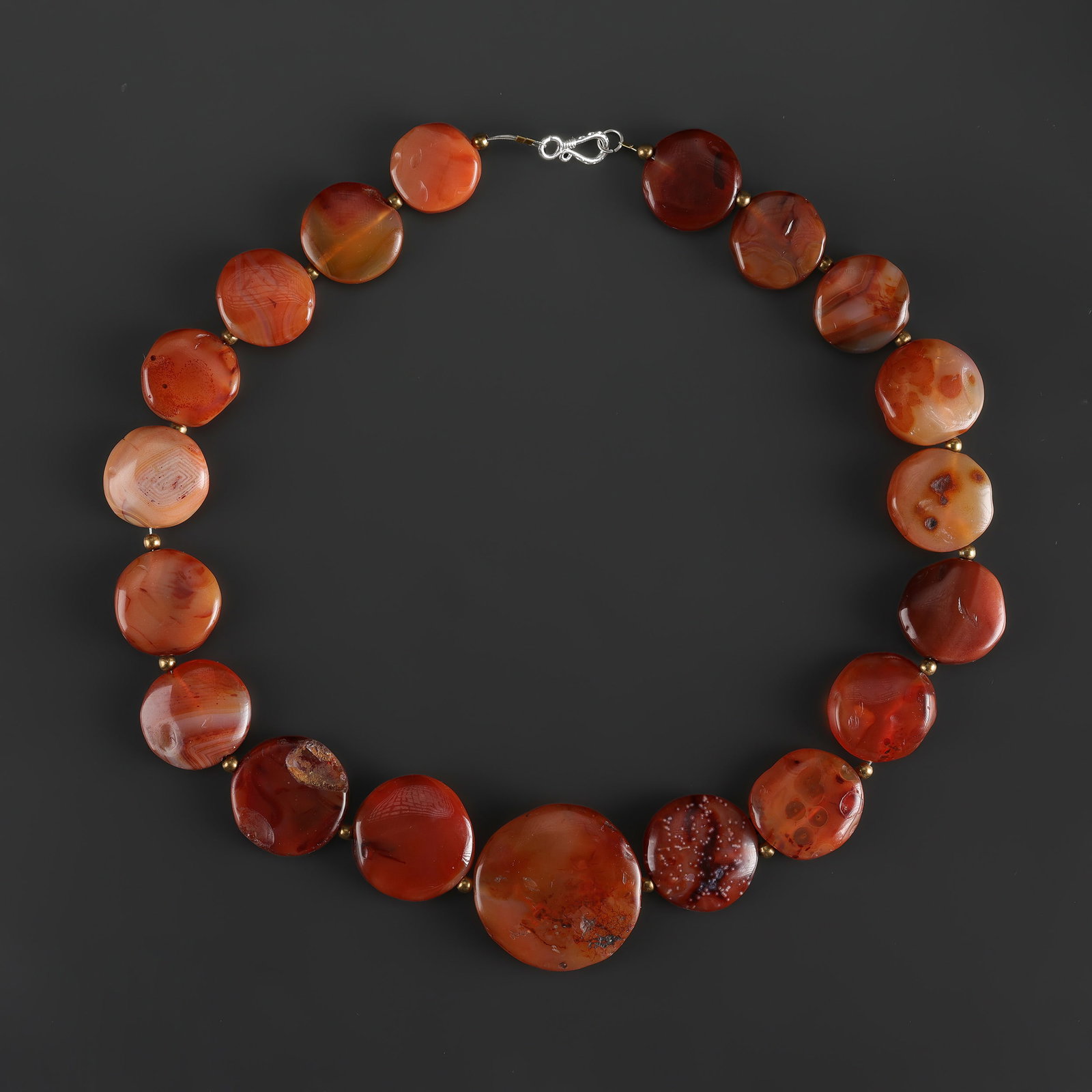 Lot Ancient alisman Old Middle East Mamluk Dynasty Carnelian Agate Beads Necklace: Fine Bead Necklace Lot Ancient alisman Old Middle East Mamluk Dynasty Carnelian Agate Beads Necklace. A desirable auction piece showing attractive natural color, texture, and character. Well suited fo