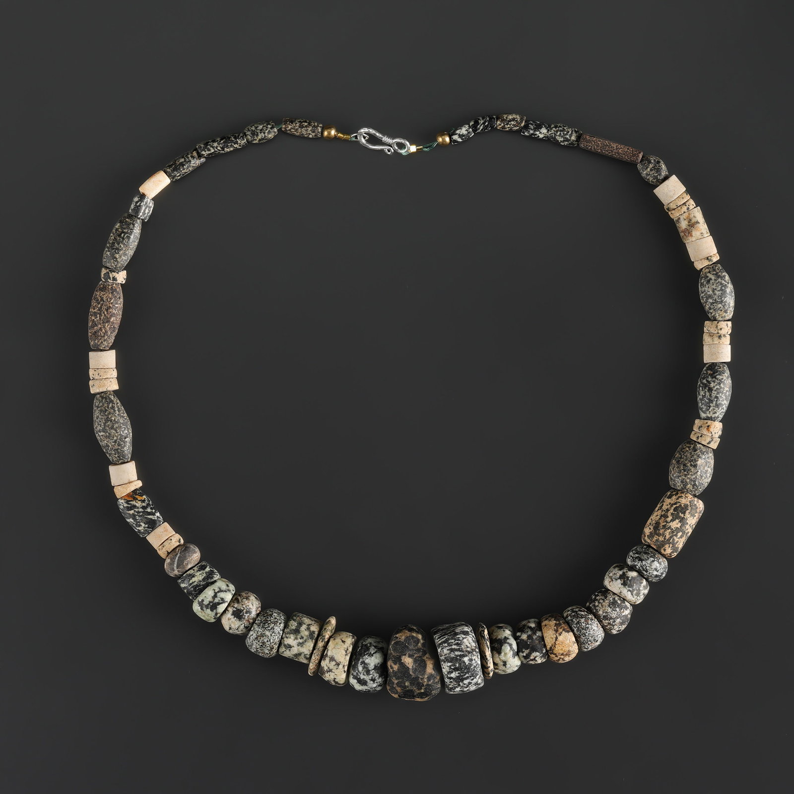 Lot Of Vintage Jewelry Old Antique Stone Beads Necklace Ancient Historic Times: Fine Bead Necklace Lot Of Vintage Jewelry Old Antique Stone Beads Necklace Ancient Historic Times. A desirable auction piece showing attractive natural color, texture, and character. Well suited for e