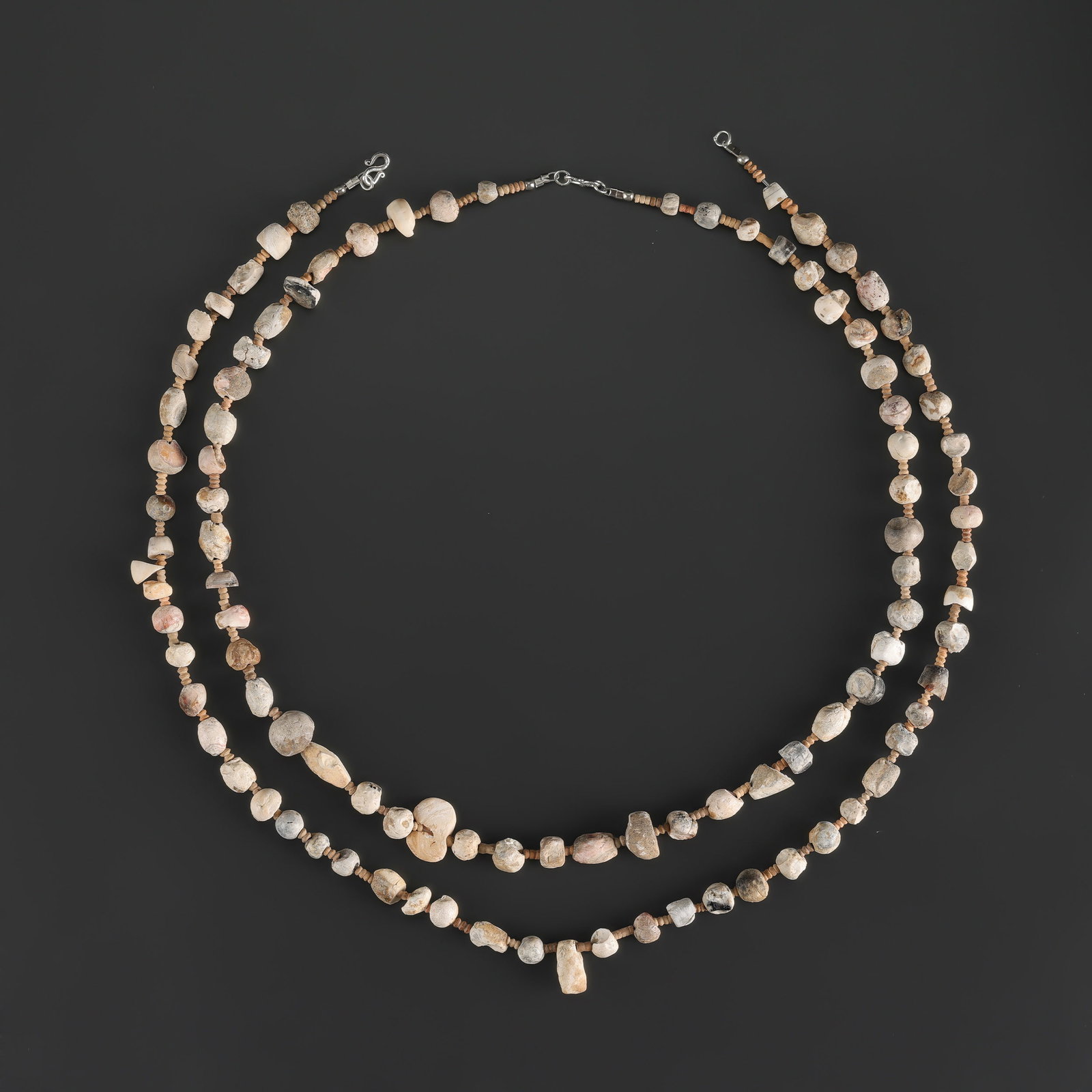Collection of Ancient Himalayan Culture Old Agate Beads Necklace: Fine Bead Necklace Collection of Ancient Himalayan Culture Old Agate Beads Necklace. A desirable auction piece showing attractive natural color, texture, and character. Well suited for Tibetan and Him