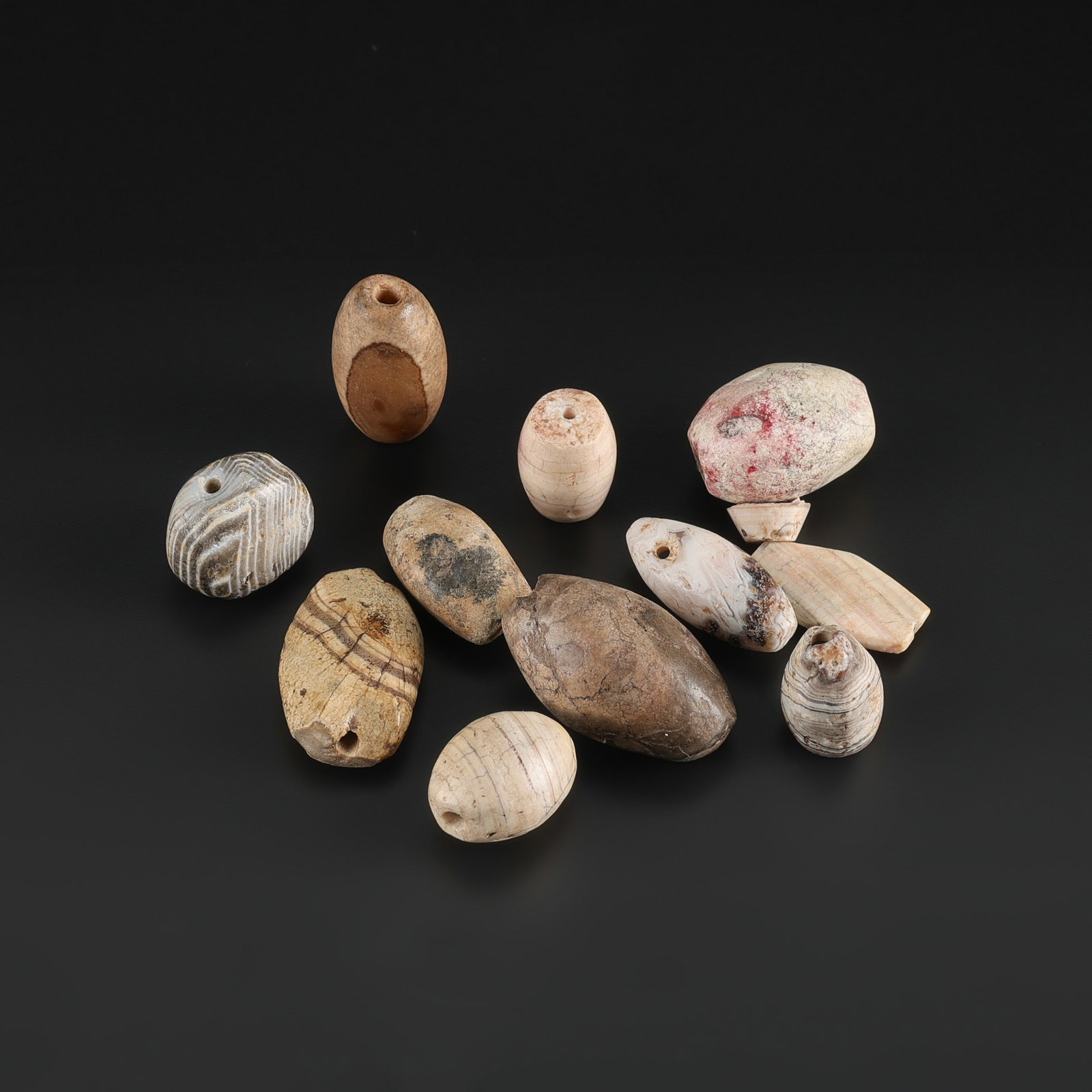 Antique Beads Antique Spiritual Himalayan Tibet India Nepalese Agate Jewelry: Fine Bead Group Antique Beads Antique Spiritual Himalayan Tibet India Nepalese Agate Jewelry. A desirable auction piece showing attractive natural color, texture, and character. Well suited for Tibeta