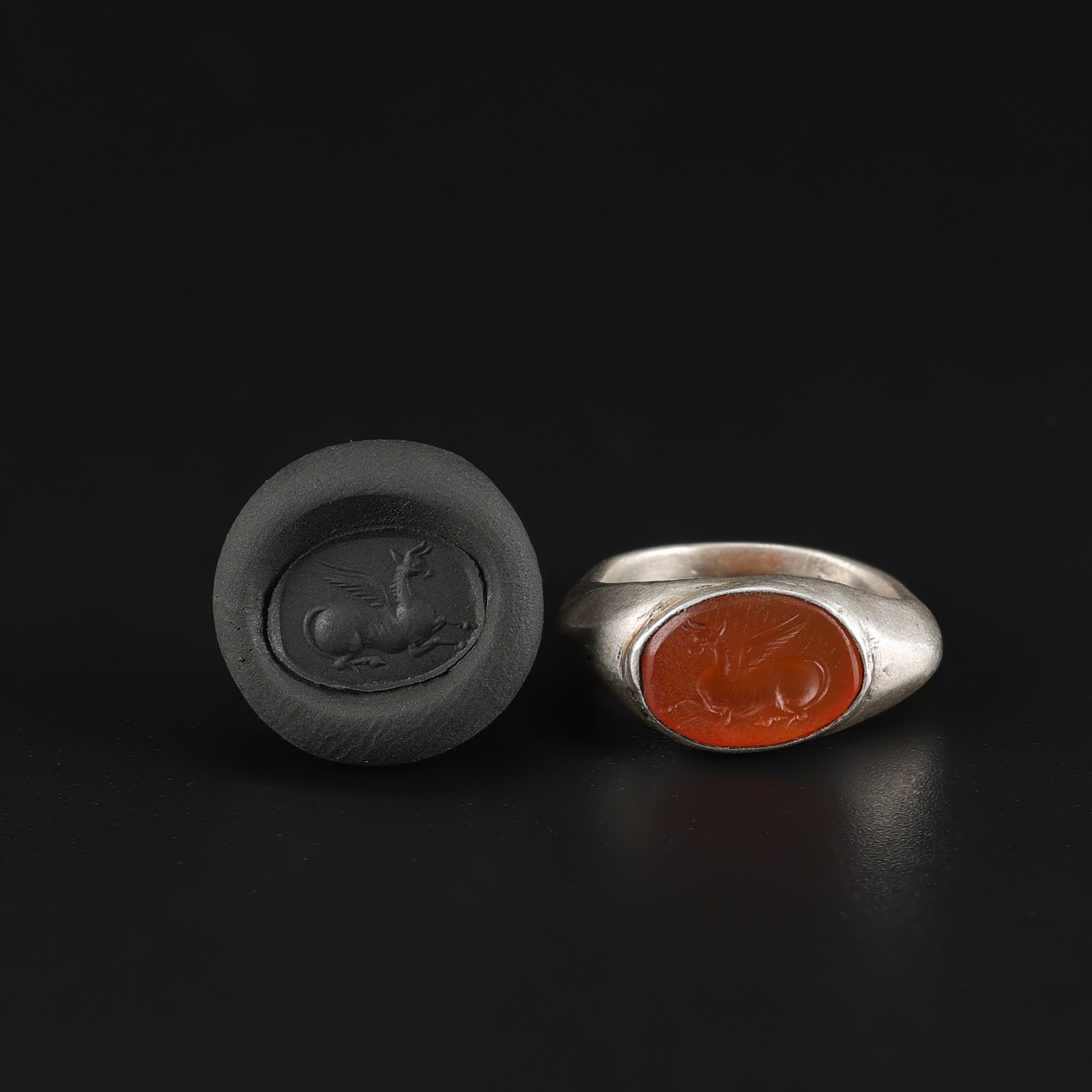 Ancient Roman Silver Ring with Intaglio Seal Stamp Agate Bead (1 of 5)