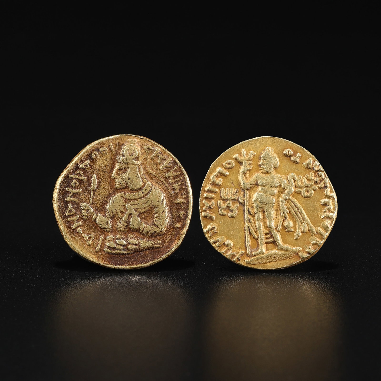 Antique Kushan Empire 18K Gold Dinar of Huvishka: Antique Kushan Empire 18K Gold Dinar of Huvishka featuring quality craftsmanship and collectible appeal. Suitable for display or collection. Size Detail: ?2cm Weight: 7.8gram