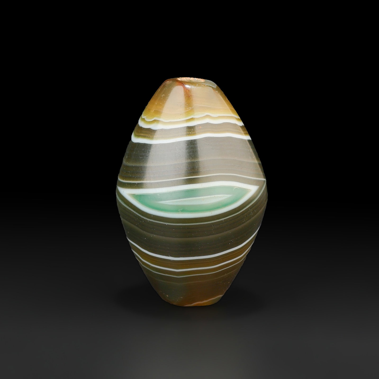 Rare Tibetan Dzi-Style Banded EYE Pattern Agate Bead: Rare Tibetan Dzi-Style Banded EYE Pattern Agate Bead featuring quality craftsmanship and collectible appeal. Suitable for display or collection. Size Detail: 1.7 x 2.4cm Weight: 9gram