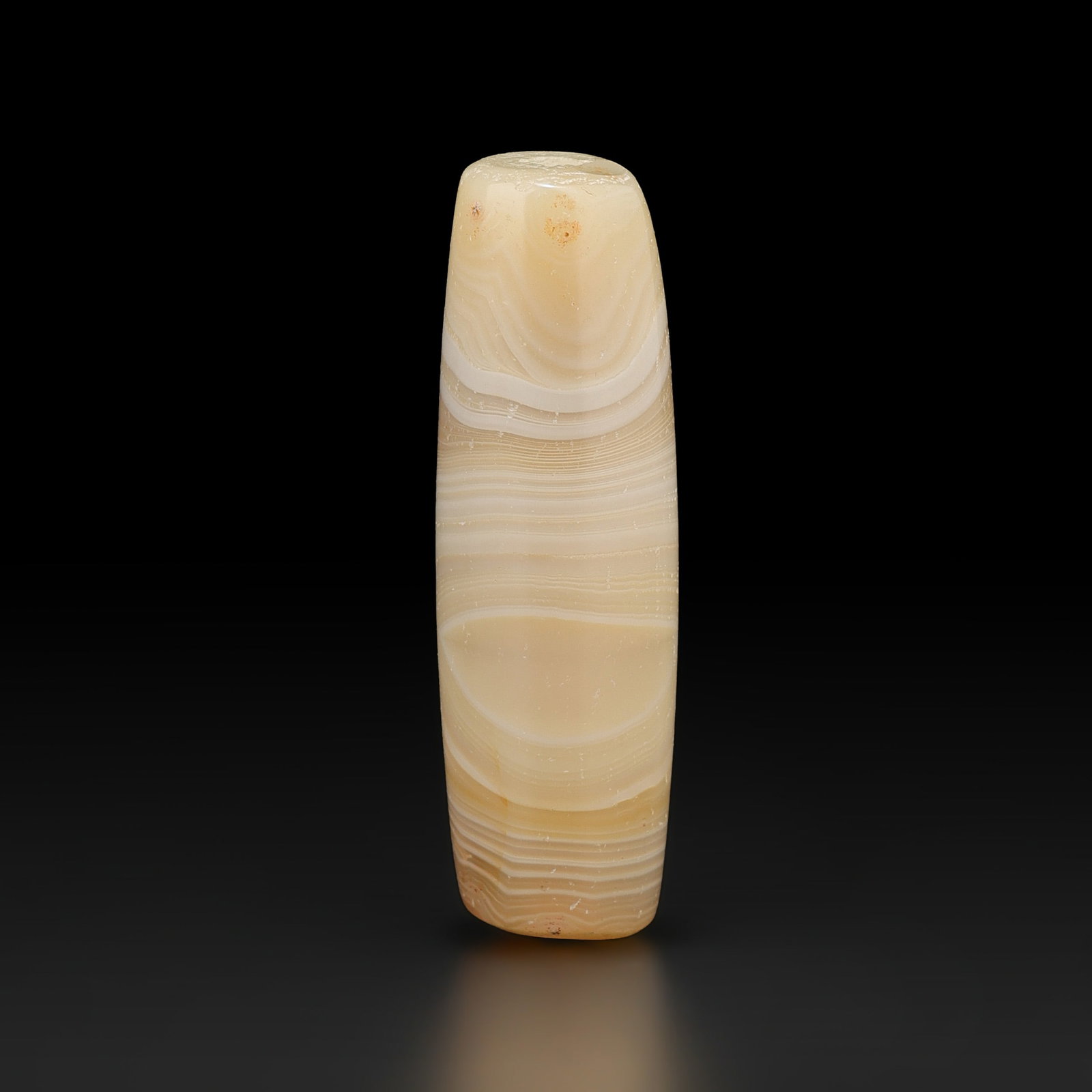 Old Ancient Banded Agate Bead Pendant: Old Ancient Banded Agate Bead Pendant featuring quality craftsmanship and collectible appeal. Suitable for display or collection. Size Detail: 1.3 x 4.2cm Weight: 12gram
