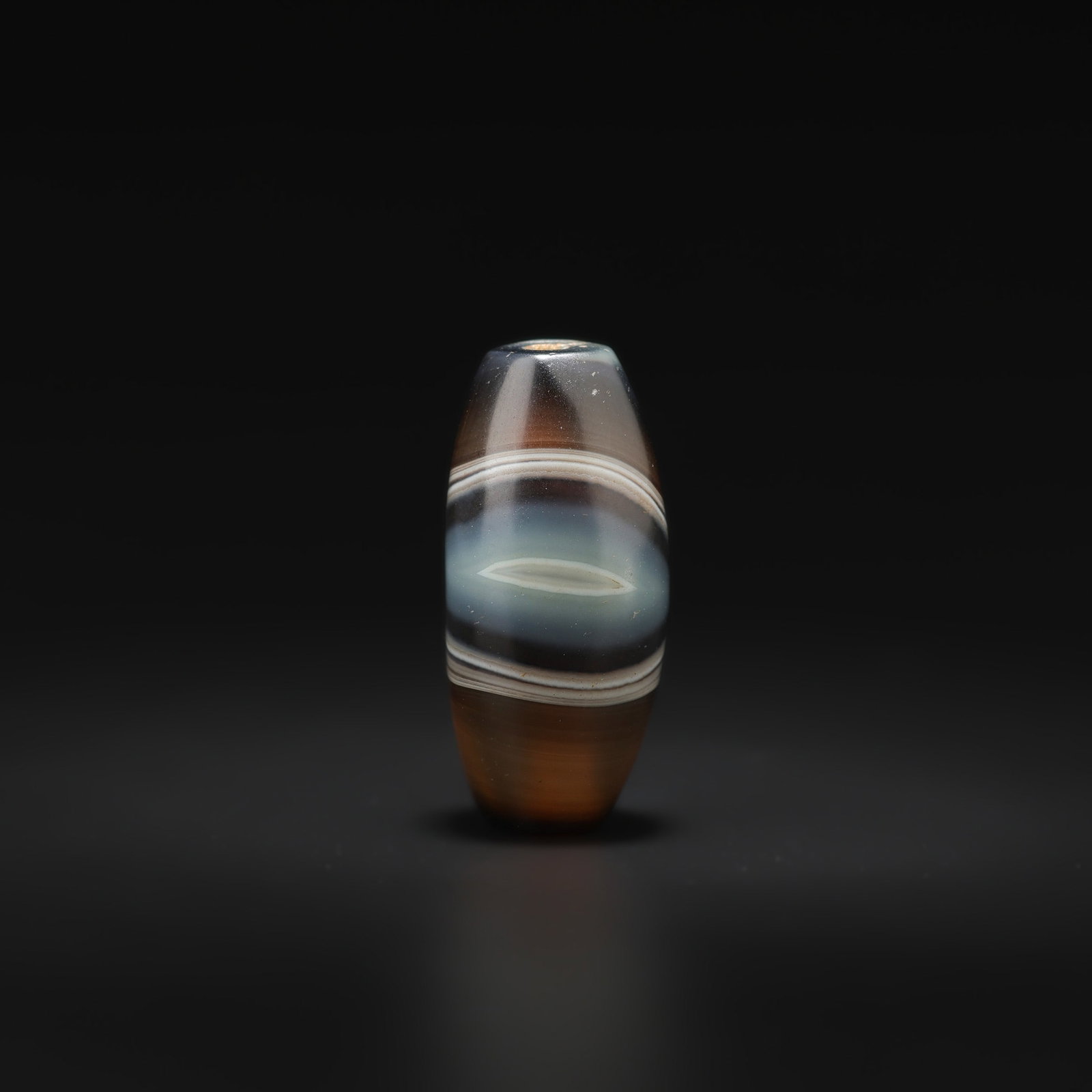 Himalayan Tibetan Natural Agate Eyes Pattern Bead: Himalayan Tibetan Natural Agate Eyes Pattern Bead featuring quality craftsmanship and collectible appeal. Suitable for display or collection. Size Detail: 1.5 x 3cm Weight: 10gram