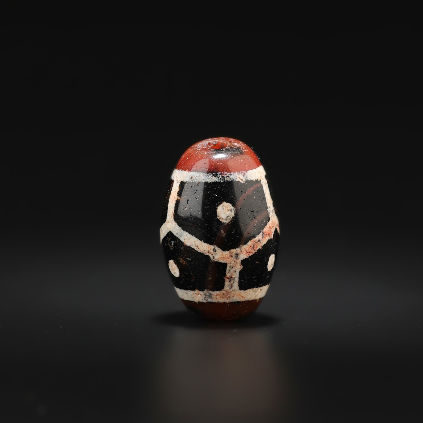 Himalayan Tibetan Agate Dzi 3 colors Doted Eyes Pattern Bead: Himalayan Tibetan Agate Dzi 3 colors Doted Eyes Pattern Bead featuring quality craftsmanship and collectible appeal. Suitable for display or collection. Size Detail: 1.7 x 2.8cm Weight: 12gram