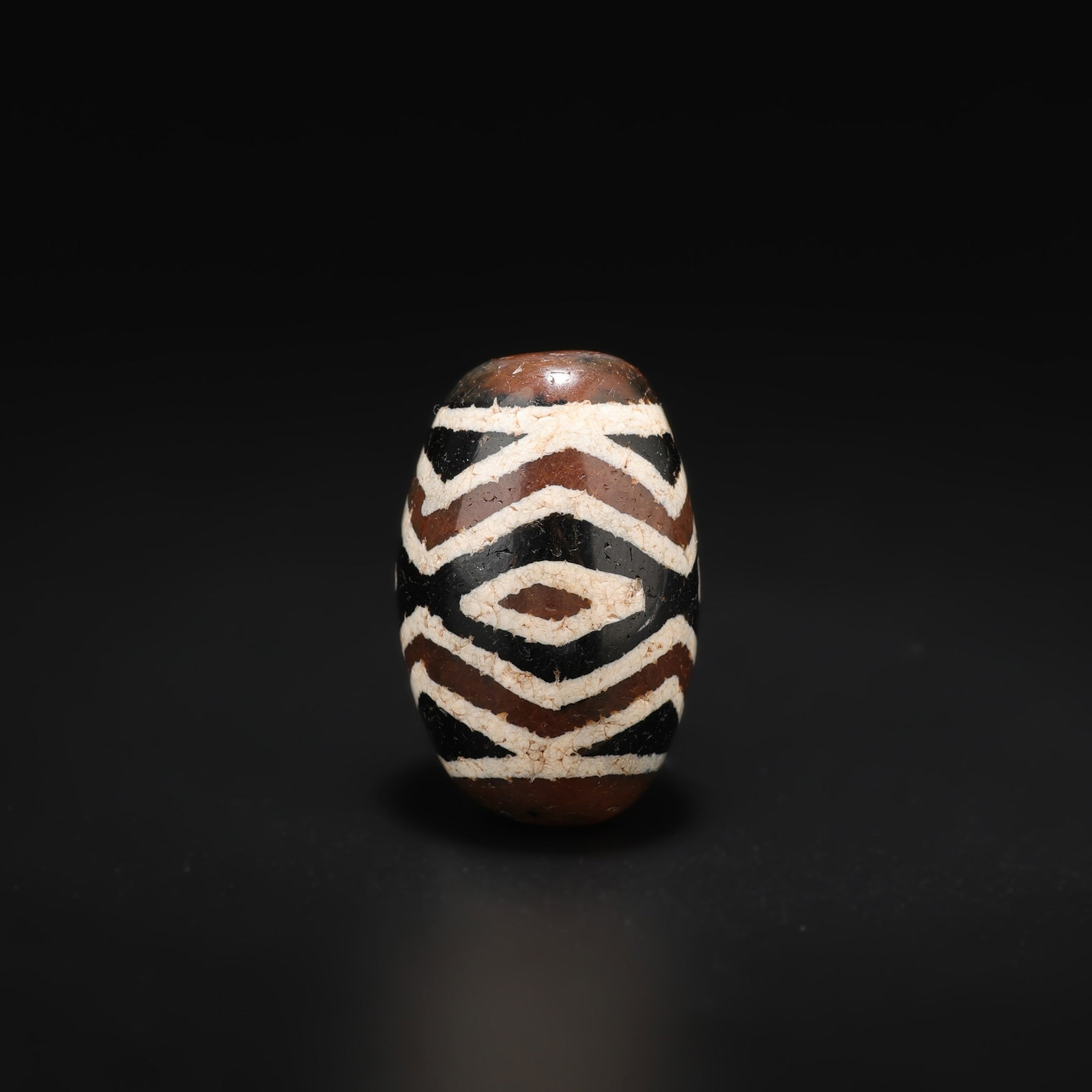 Tibetan Eyes Dzi Agate Stone 2 color Amulet Pendant Bead: Tibetan Eyes Dzi Agate Stone 2 color Amulet Pendant Bead featuring quality craftsmanship and collectible appeal. Suitable for display or collection. Size Detail: 1.6 x 2.5cm Weight: 9gram