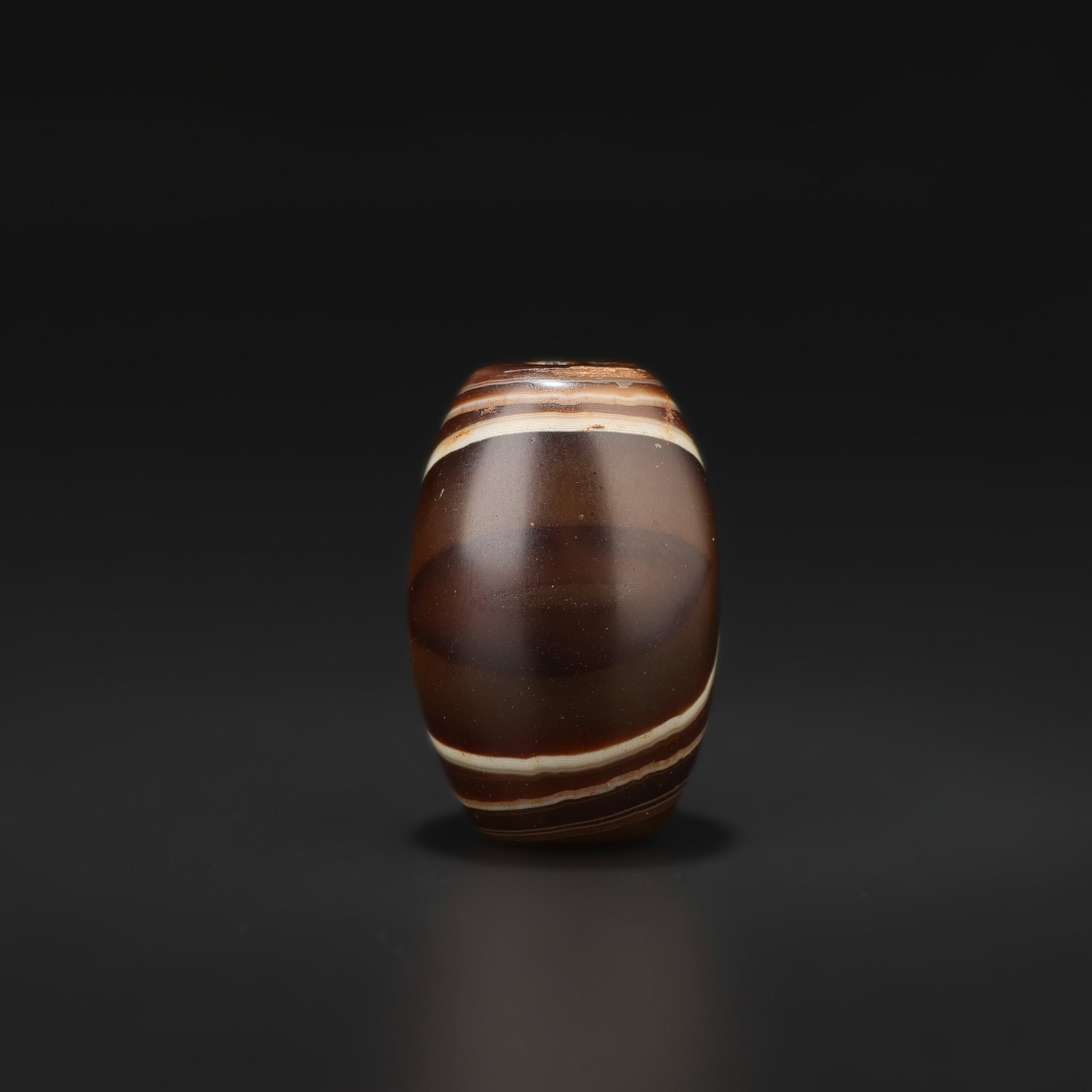Antique Banded Natural Striped Agate Bead: Antique Banded Natural Striped Agate Bead featuring quality craftsmanship and collectible appeal. Suitable for display or collection. Size Detail: 1.5 x 2.3cm Weight: 10gram