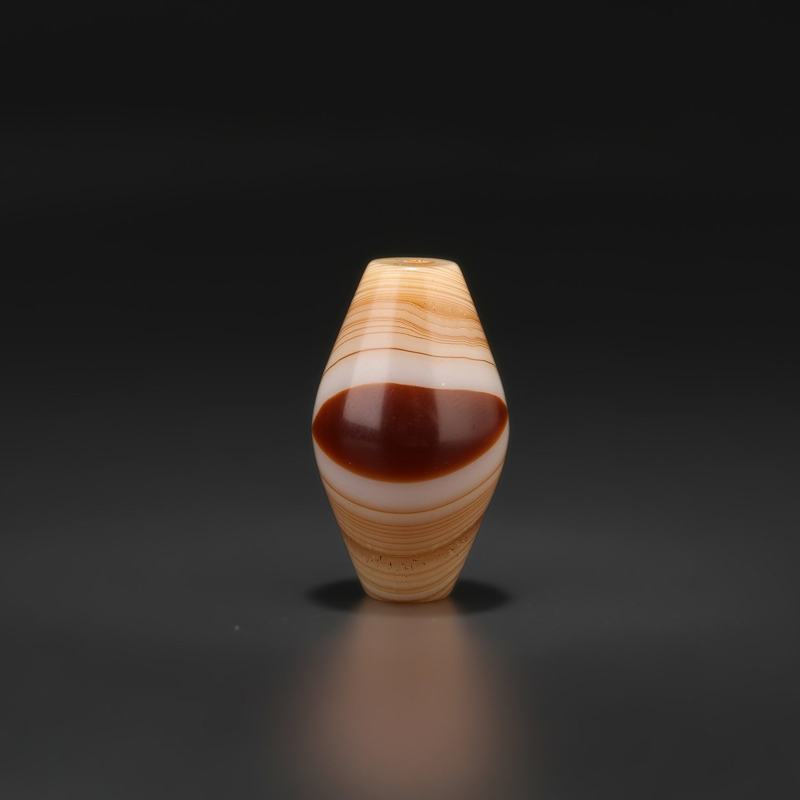 Antique Tibetan Banded Agate Dzi Bead Rare Natural EYE Pattern Amulet: Antique Tibetan Banded Agate Dzi Bead Rare Natural EYE Pattern Amulet featuring quality craftsmanship and collectible appeal. Suitable for display or collection. Size Detail: 1.8 x 3.1cm Weight: 13gra