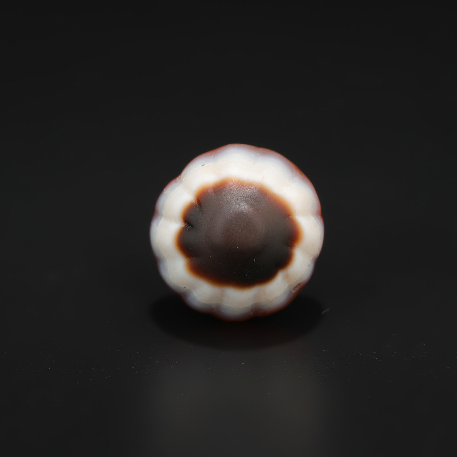 South East Asian Traditional Antique Old Agate Stone Amulet Beads Set: South East Asian Traditional Antique Old Agate Stone Amulet Beads Set featuring quality craftsmanship and collectible appeal. Suitable for display or collection. Size Detail: ?2cm Weight: 8gram