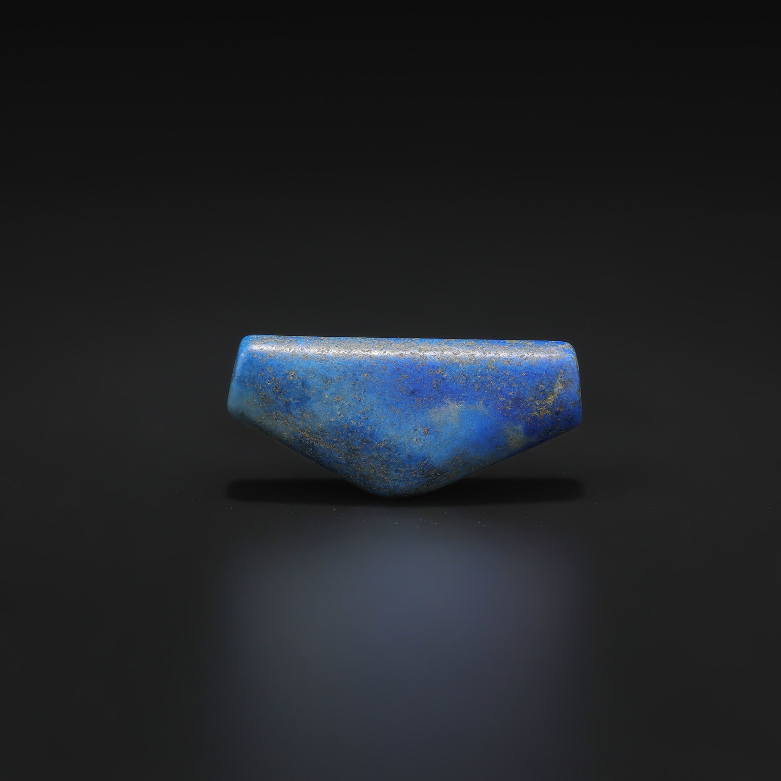 Ancient Old Lapis Lazuli Bead Pendant: Ancient Old Lapis Lazuli Bead Pendant featuring quality craftsmanship and collectible appeal. Suitable for display or collection. Size Detail: 3.3 x 1.5cm Weight: 6gram