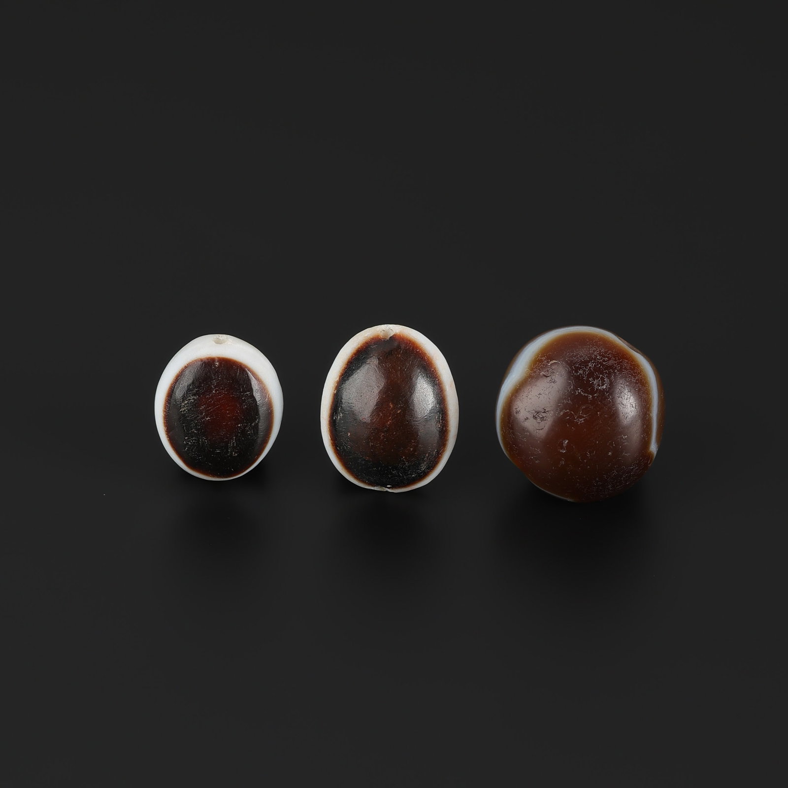 Lot of 3 Himalayan Tibetan Dzi Luk Mik Magic Eye Natural Agate Beads: Lot of 3 Himalayan Tibetan Dzi Luk Mik Magic Eye Natural Agate Beads featuring quality craftsmanship and collectible appeal. Suitable for display or collection. Total Weight: 10gram