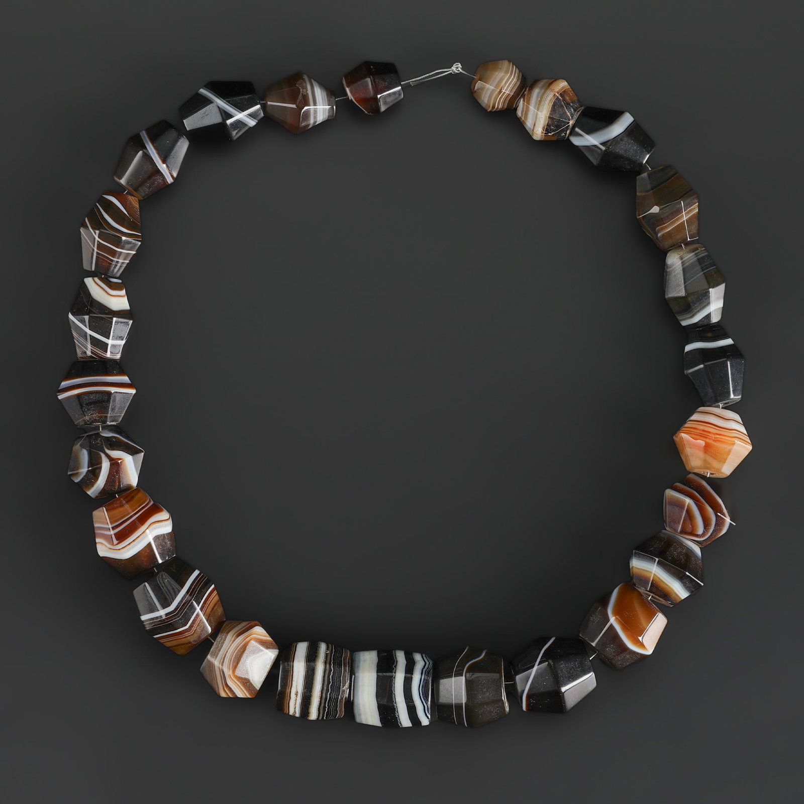 Vintage 18th Century Antique Banded Agate Faceted Cut Beads Necklace: Vintage 18th Century Antique Banded Agate Faceted Cut Beads Necklace featuring quality craftsmanship and collectible appeal. Suitable for display or collection. Length: 19in Total Weight: 202gram