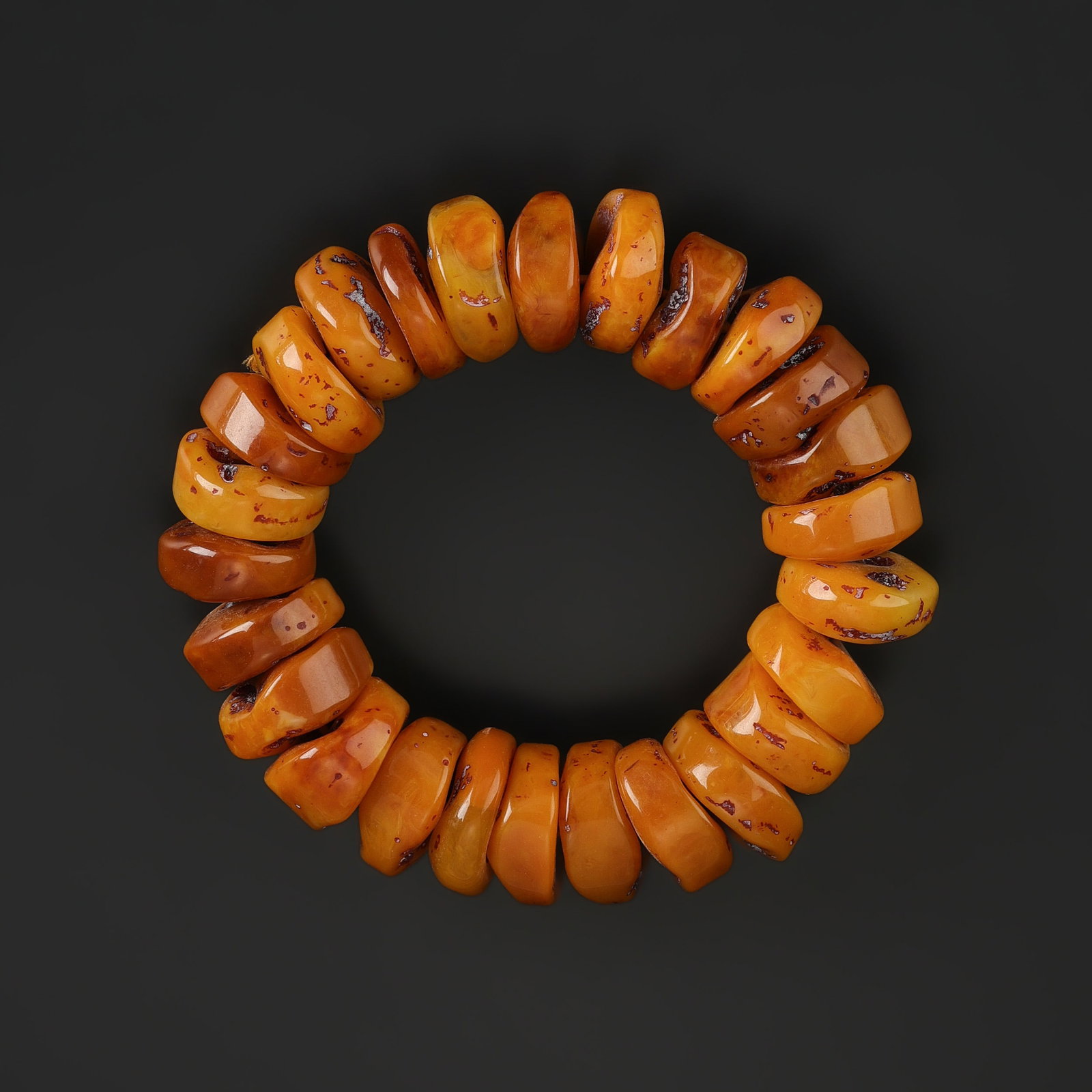 Natural Amber Beewax Abacus Beaded Bracelet: Natural Amber Beewax Abacus Beaded Bracelet featuring quality craftsmanship and collectible appeal. Suitable for display or collection. Total Weight: 62gram