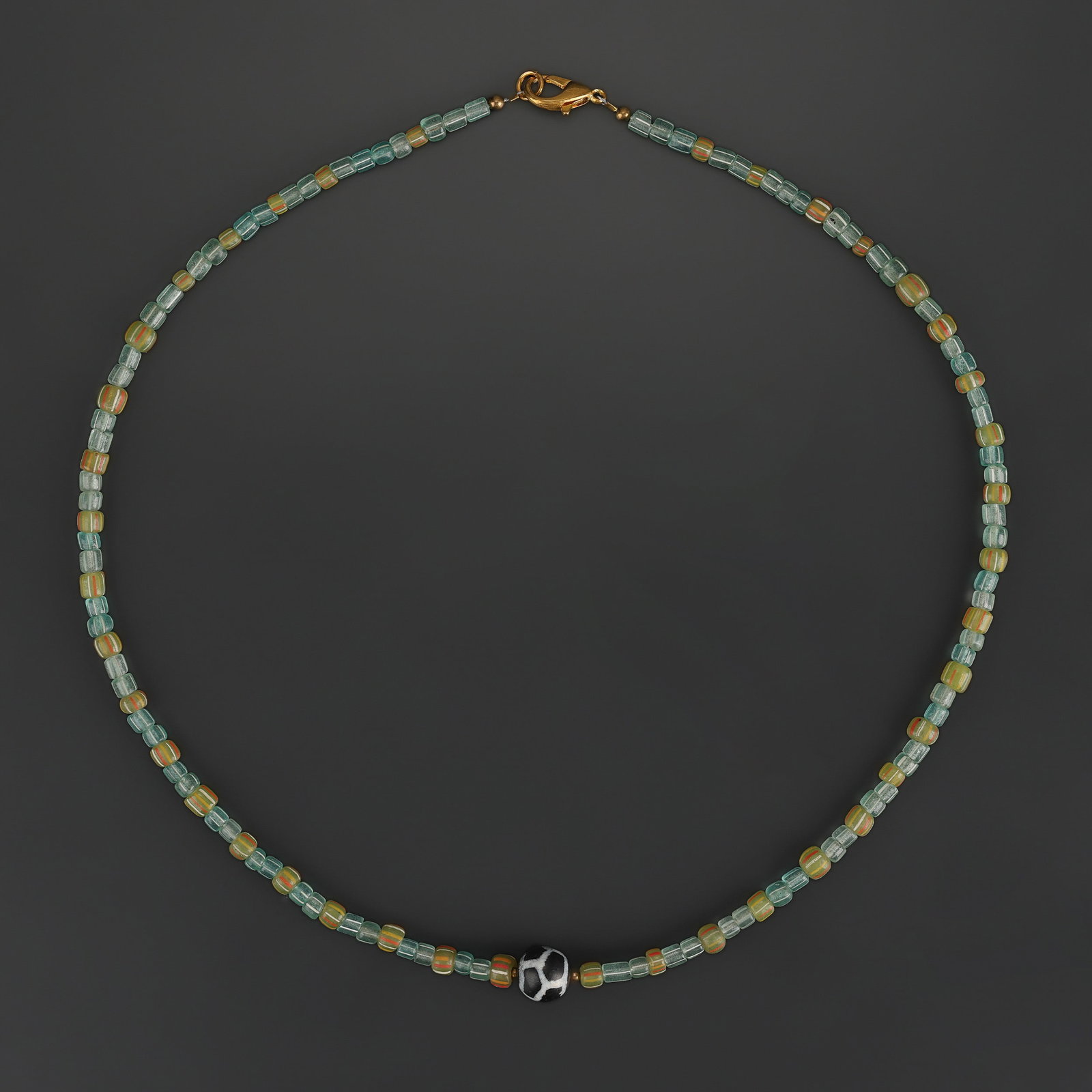 Antique Glass Bead Necklace With Central Dzi Agate Bead: Antique Glass Bead Necklace With Central Dzi Agate Bead featuring quality craftsmanship and collectible appeal. Suitable for display or collection. Length: 20in Total Weight: 17gram