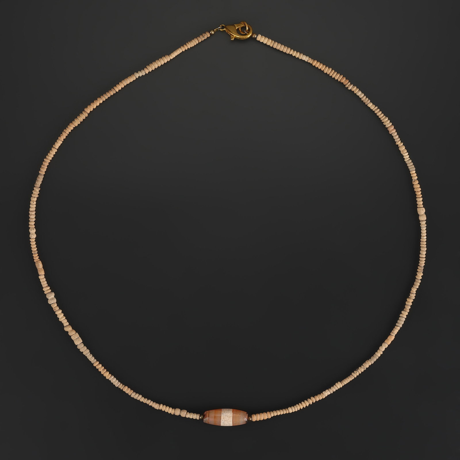 Himalayan Dzi Agate Bead with Ancient Small Size Faience Old Bead Necklace: Himalayan Dzi Agate Bead with Ancient Small Size Faience Old Bead Necklace featuring quality craftsmanship and collectible appeal. Suitable for display or collection. Length: 20in Total Weight: 6gram