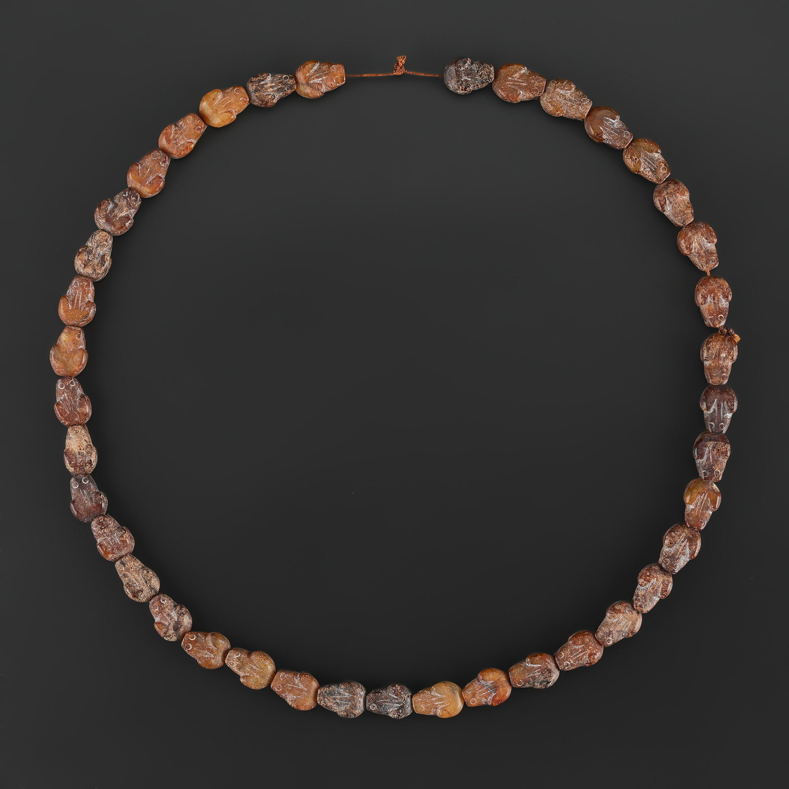 Old Carved Agate Stone Animal Amulet Bead Necklace: Old Carved Agate Stone Animal Amulet Bead Necklace featuring quality craftsmanship and collectible appeal. Suitable for display or collection. Length: 24in Total Weight: 90gram