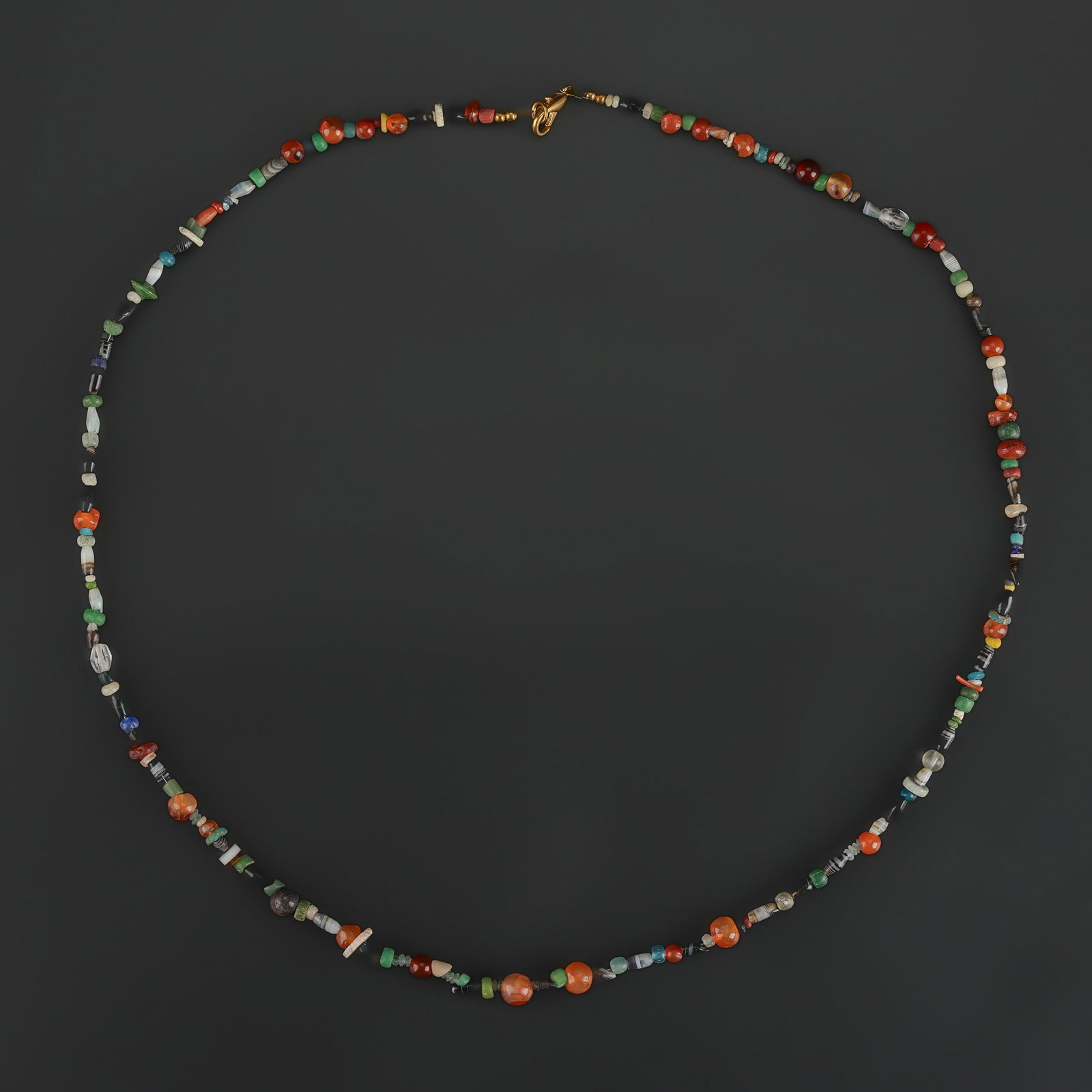 South East Asian Antique Trade Old Glass Crystal Agate Beads Necklace String: South East Asian Antique Trade Old Glass Crystal Agate Beads Necklace String featuring quality craftsmanship and collectible appeal. Suitable for display or collection. Length: 26in Total Weight: 22gr