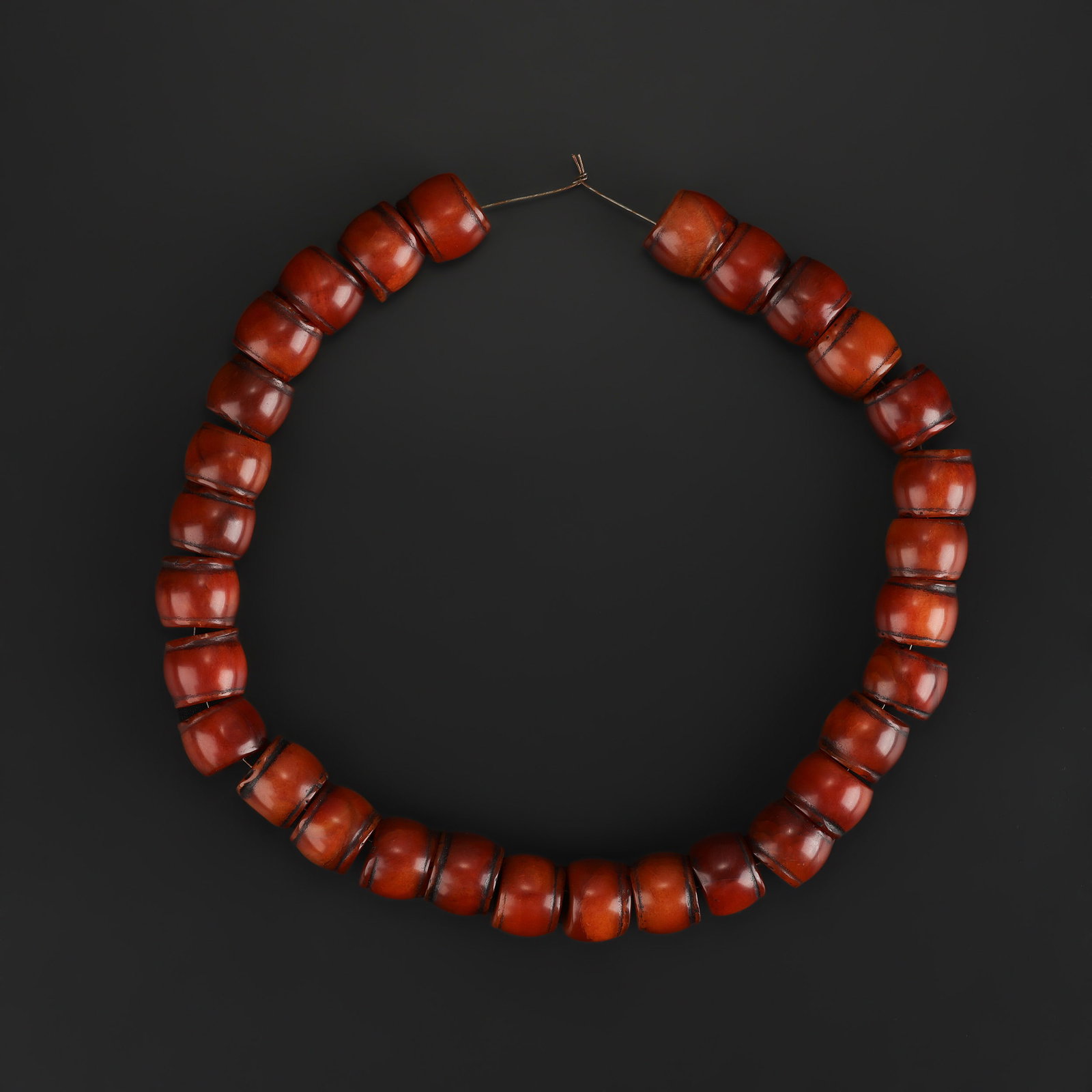 Vintage Red Resin Barrel Bead Necklace: Vintage Red Resin Barrel Bead Necklace featuring quality craftsmanship and collectible appeal. Suitable for display or collection. Length: 18in Total Weight: 173gram