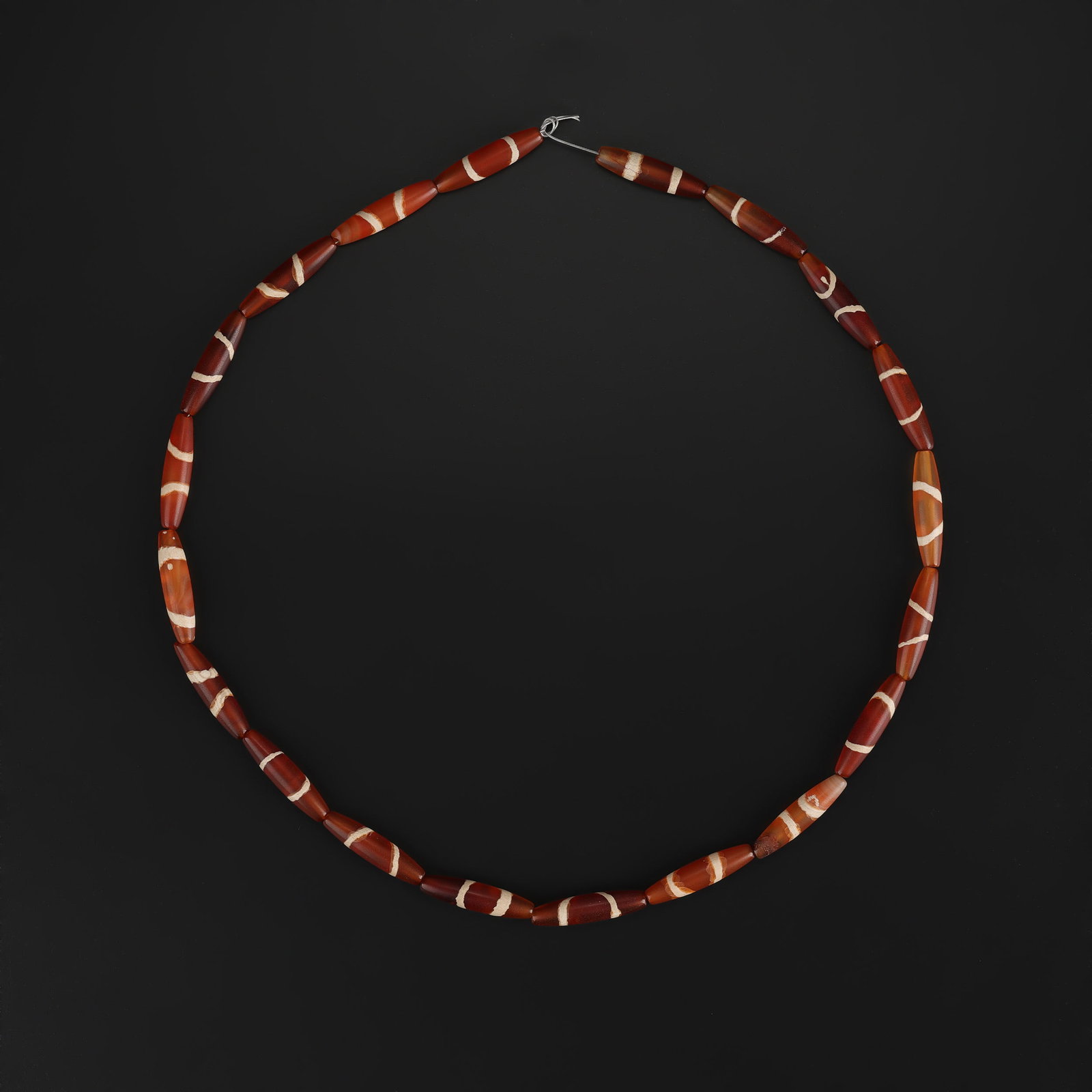Ancient Rare Pattern Banded Agate Beads Necklace: Ancient Rare Pattern Banded Agate Beads Necklace featuring quality craftsmanship and collectible appeal. Suitable for display or collection. Length: 20in Total Weight: 26gram