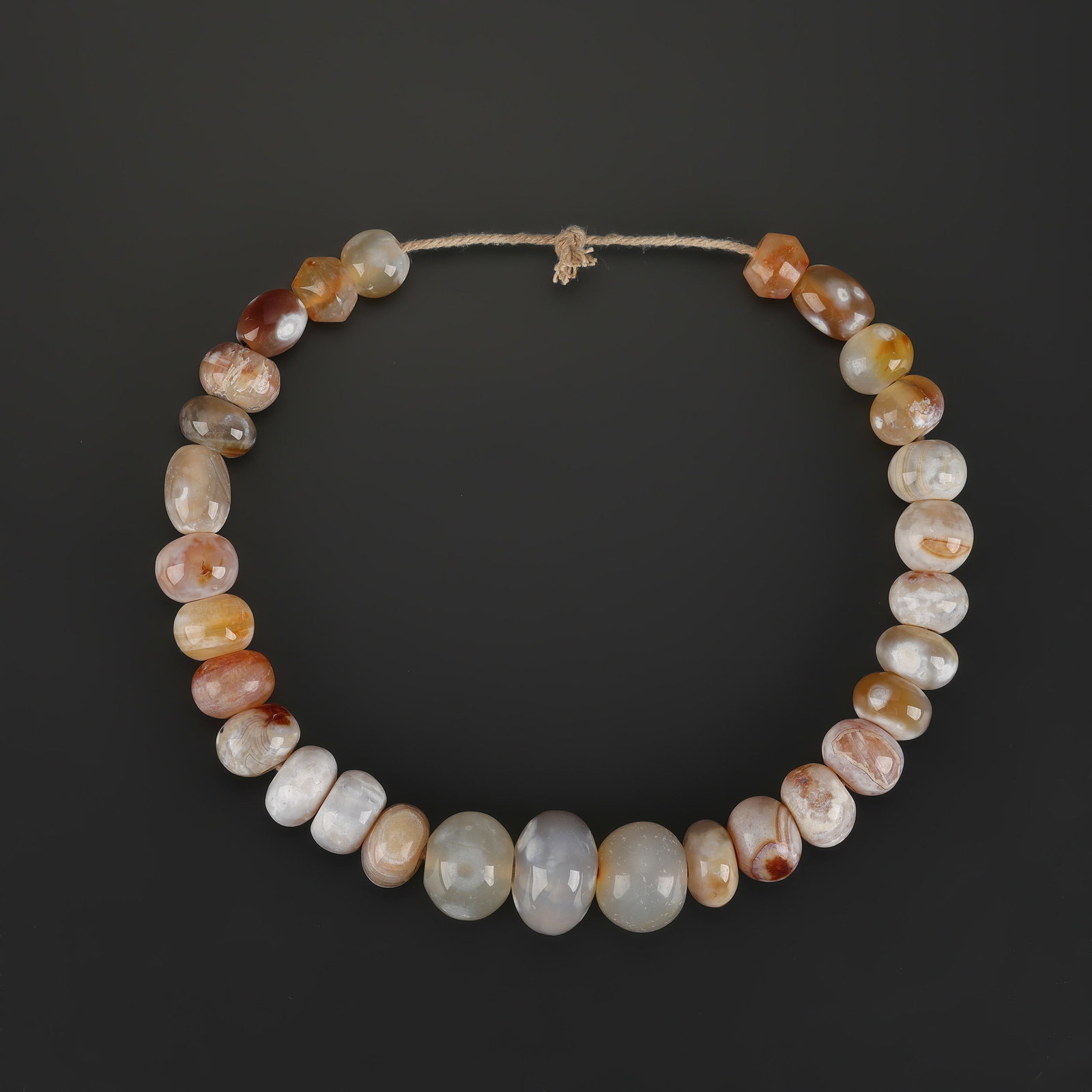 Antique Natural Banded Agate Beads Necklace: Antique Natural Banded Agate Beads Necklace featuring quality craftsmanship and collectible appeal. Suitable for display or collection. Length: 16in Total Weight: 162gram